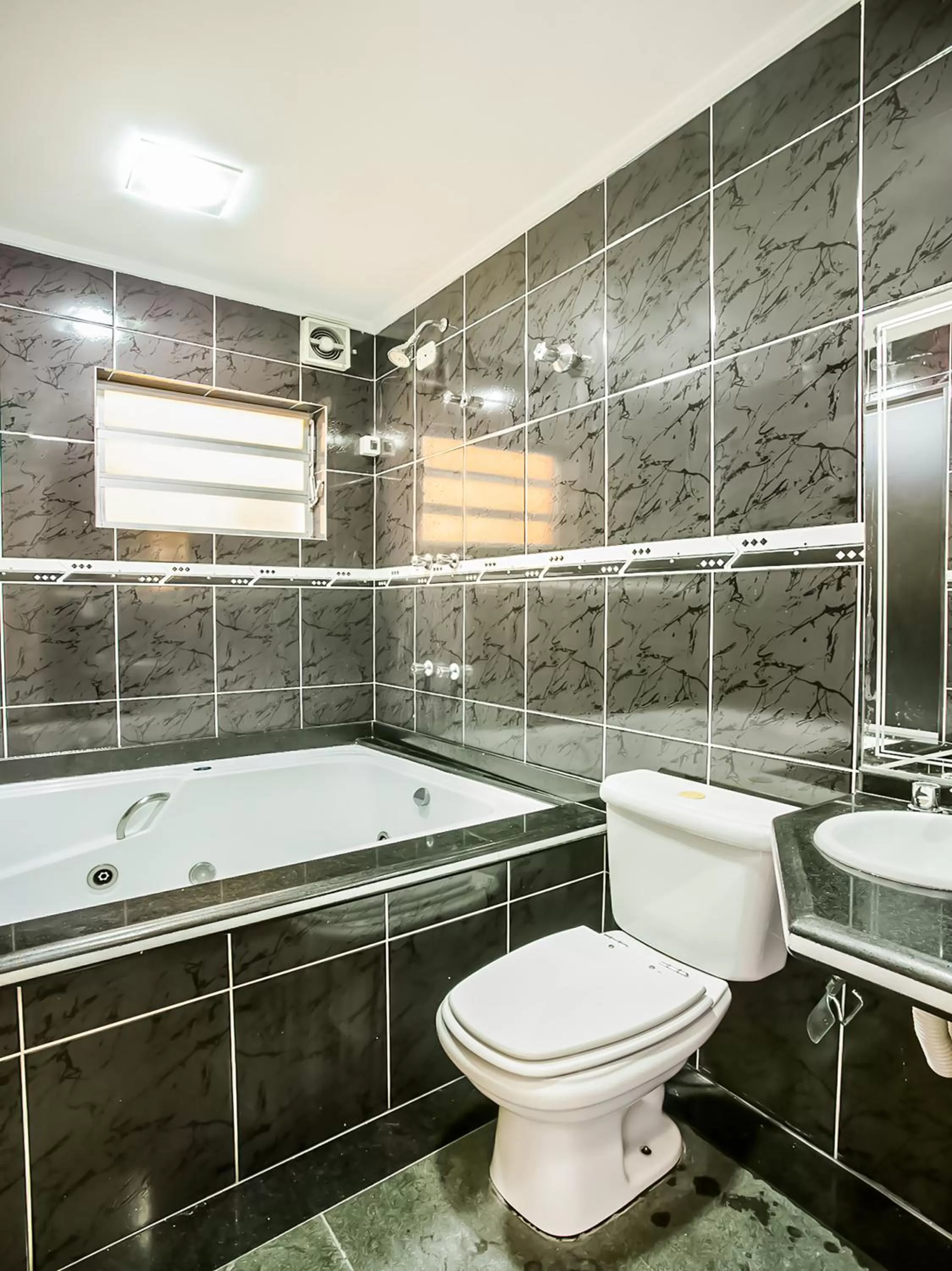 Bathroom in Hotel Anália Franco