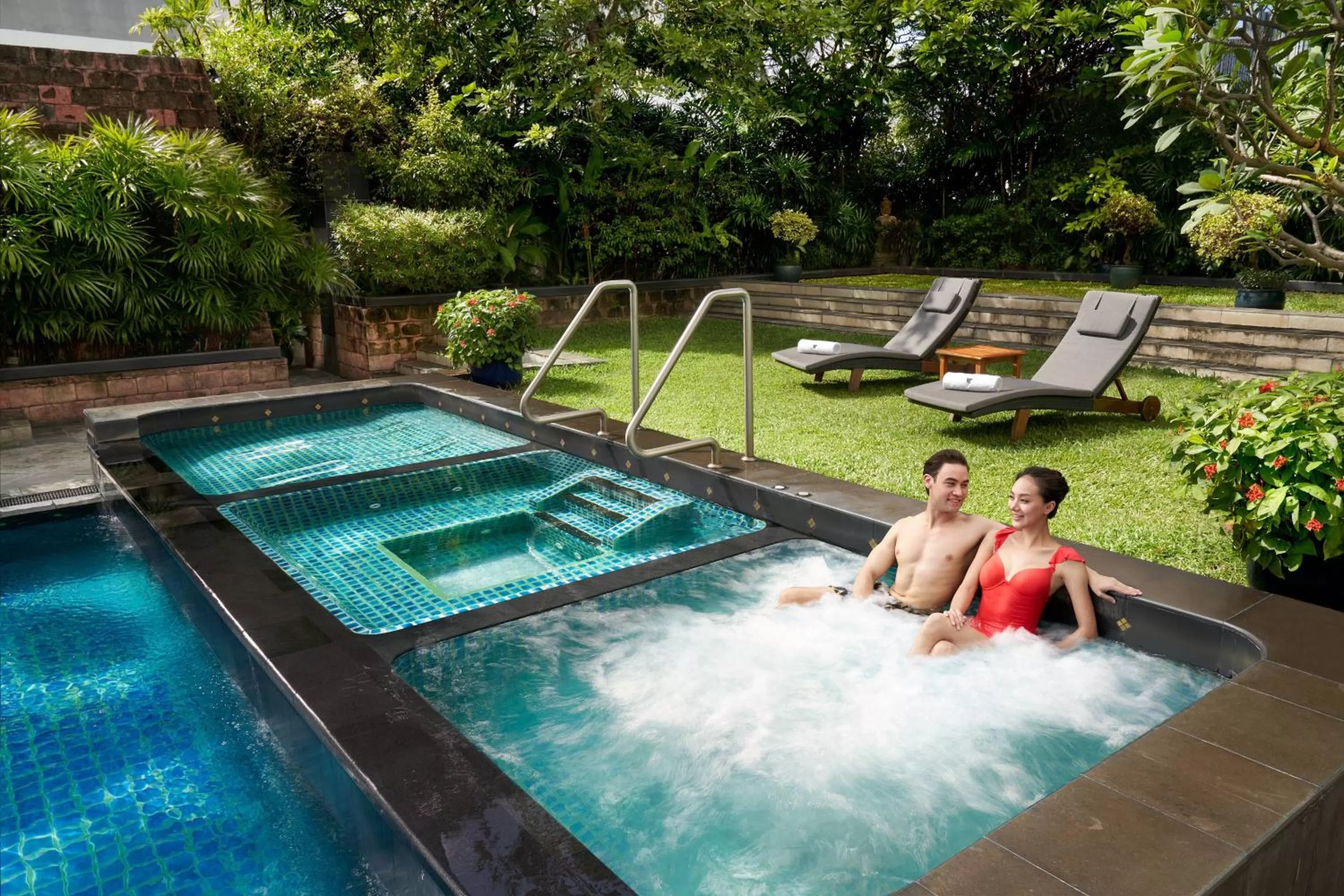 Swimming pool in JW Marriott Hotel Bangkok