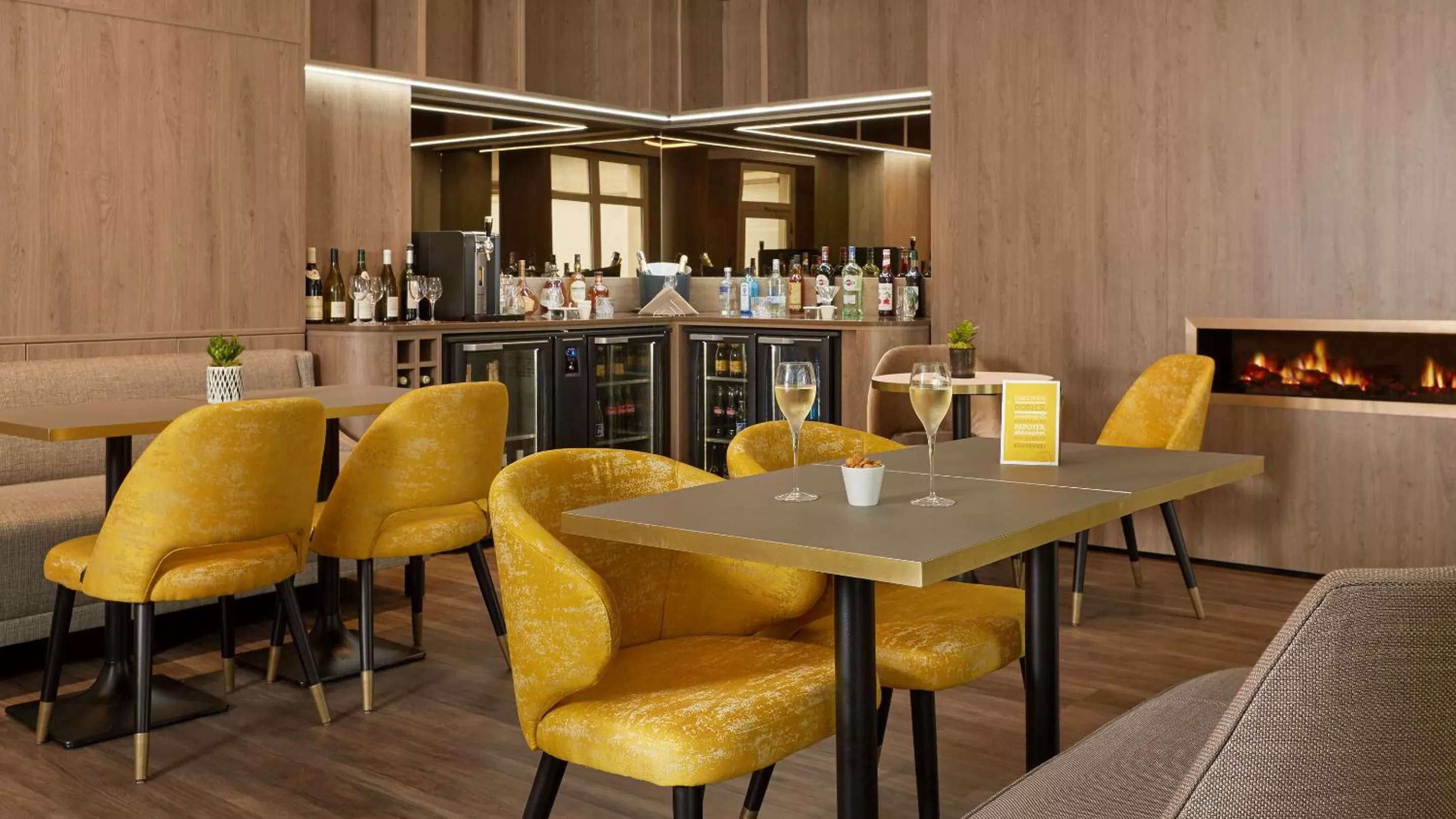 Communal lounge/ TV room in Auteuil Tour Eiffel