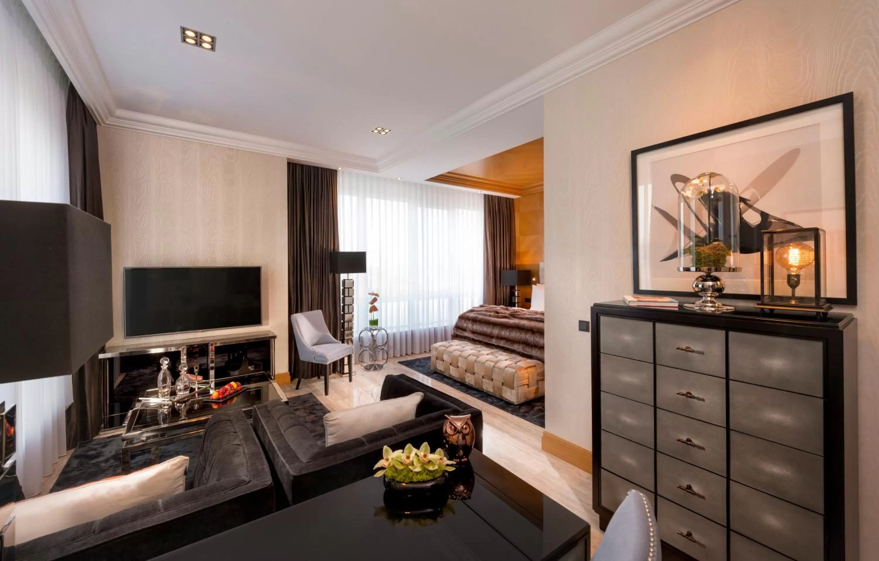 Photo of the whole room, Bed in Hotel Palace Berlin