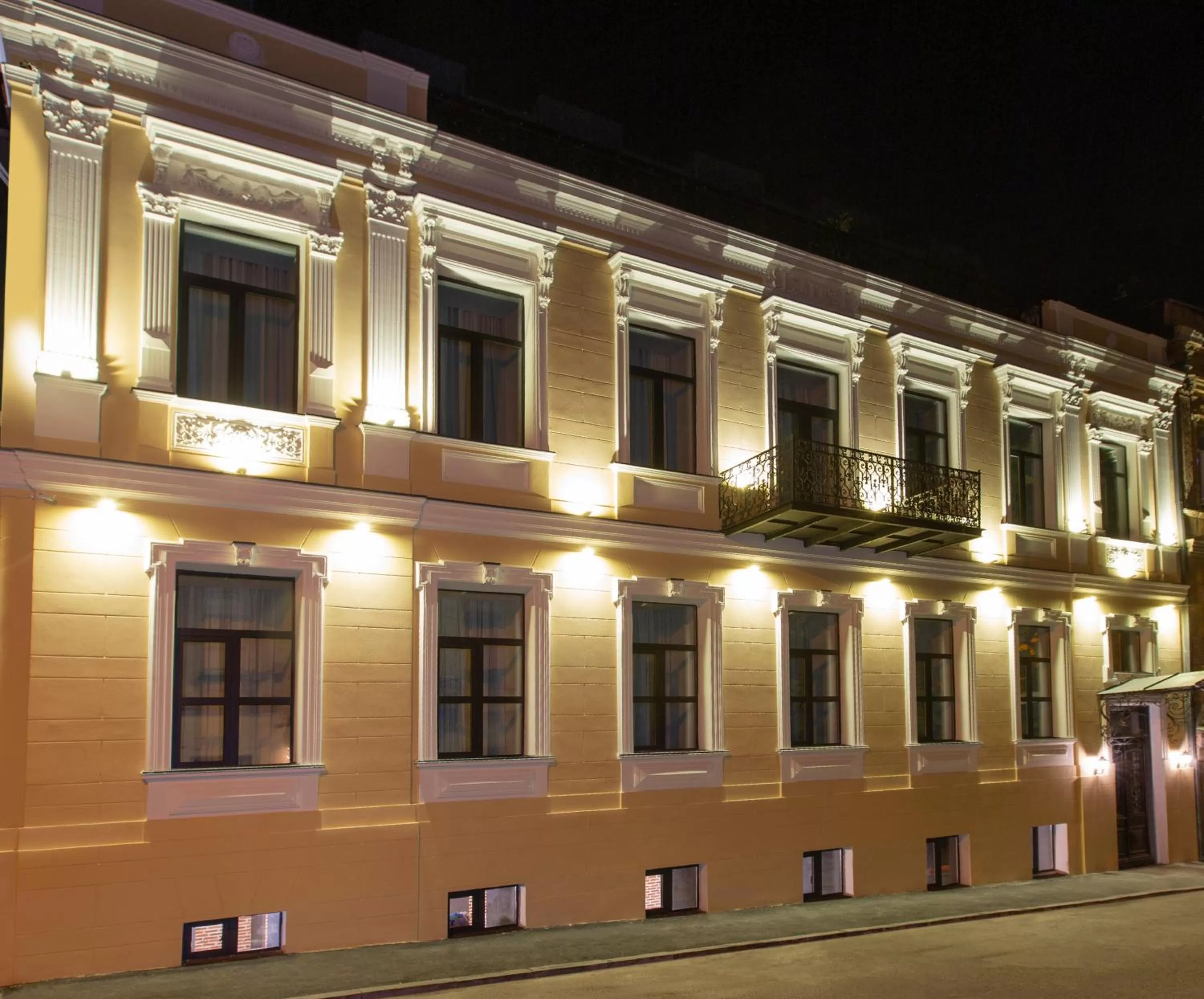 Property building in Royal Inn