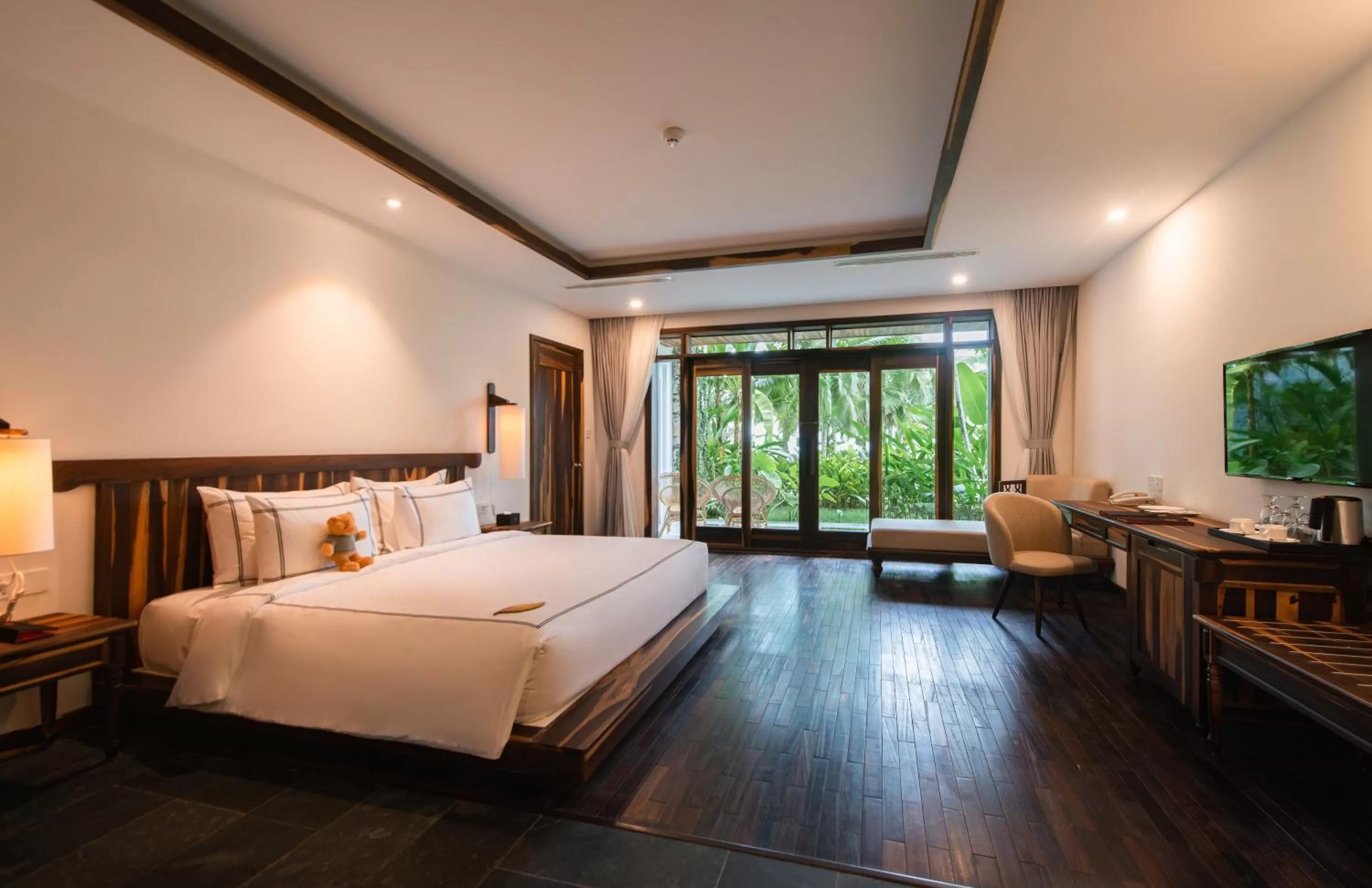 Bed in Alibu Resort Nha Trang