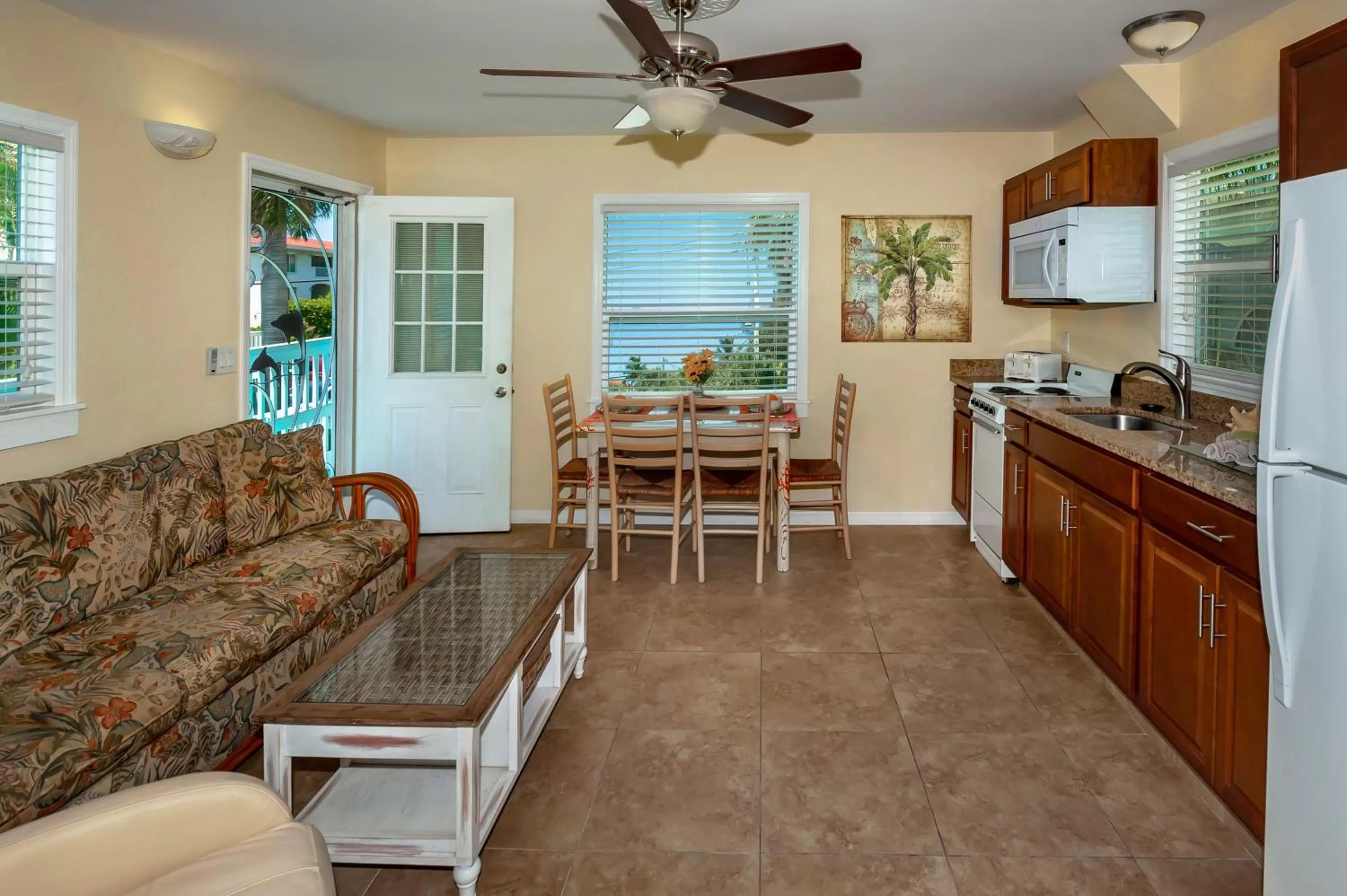 Kitchen or kitchenette in Cedar Cove Resort & Cottages