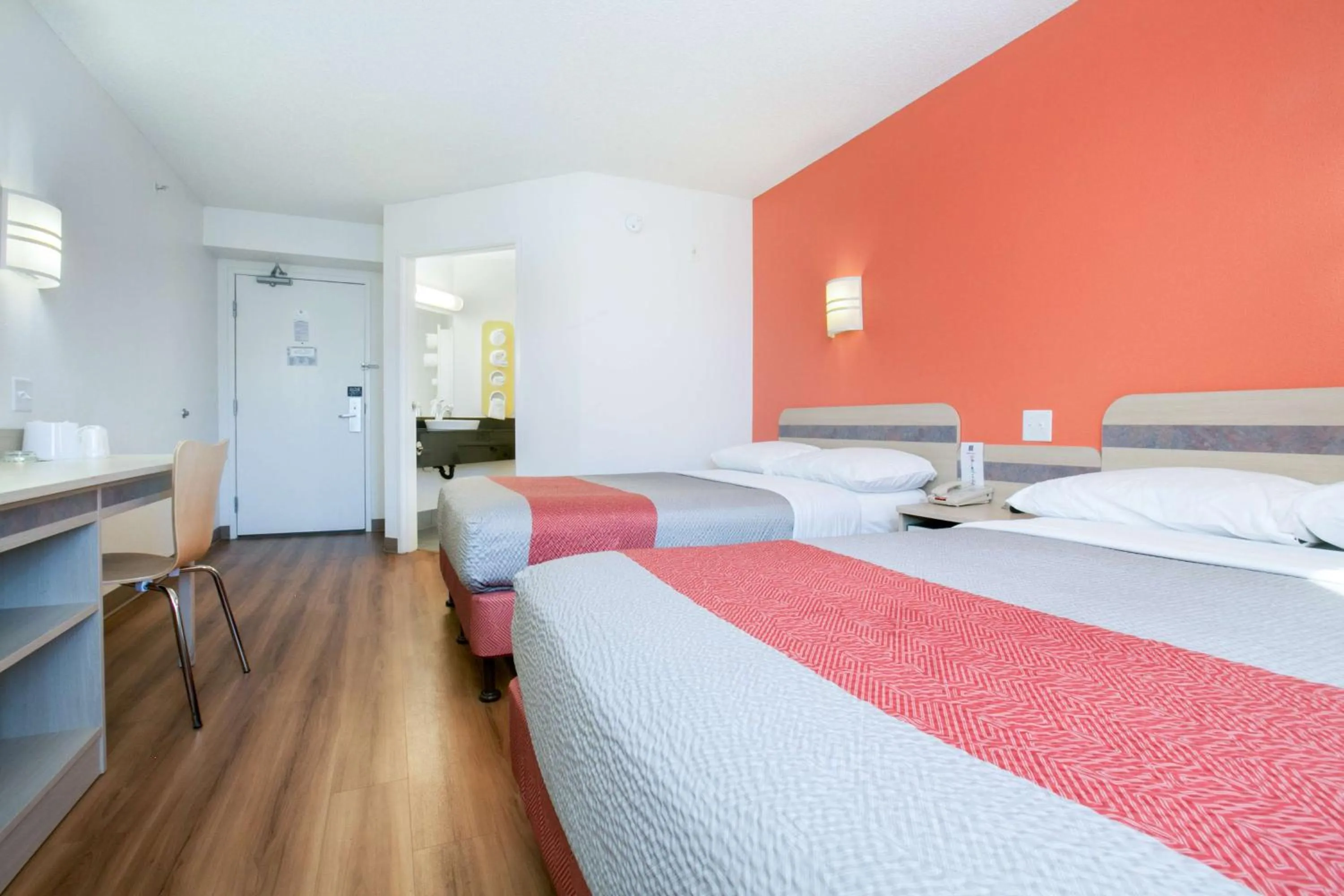 Bedroom, Bed in Motel 6-Brooklyn Center, MN - Minneapolis