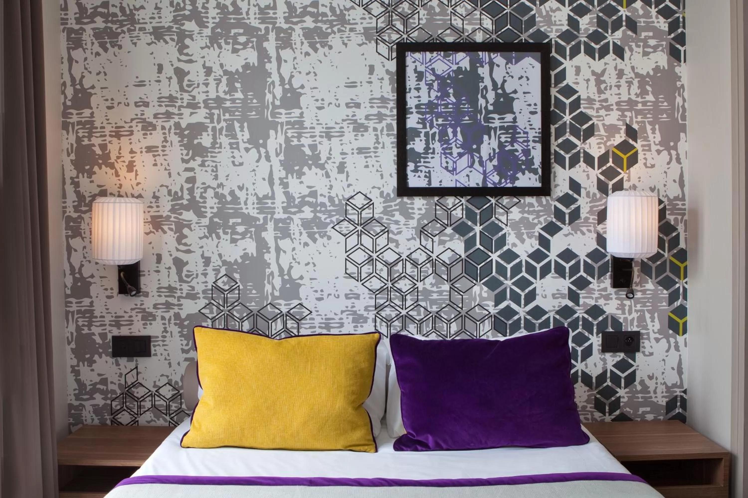 Bed in Hotel des Nations Saint Germain