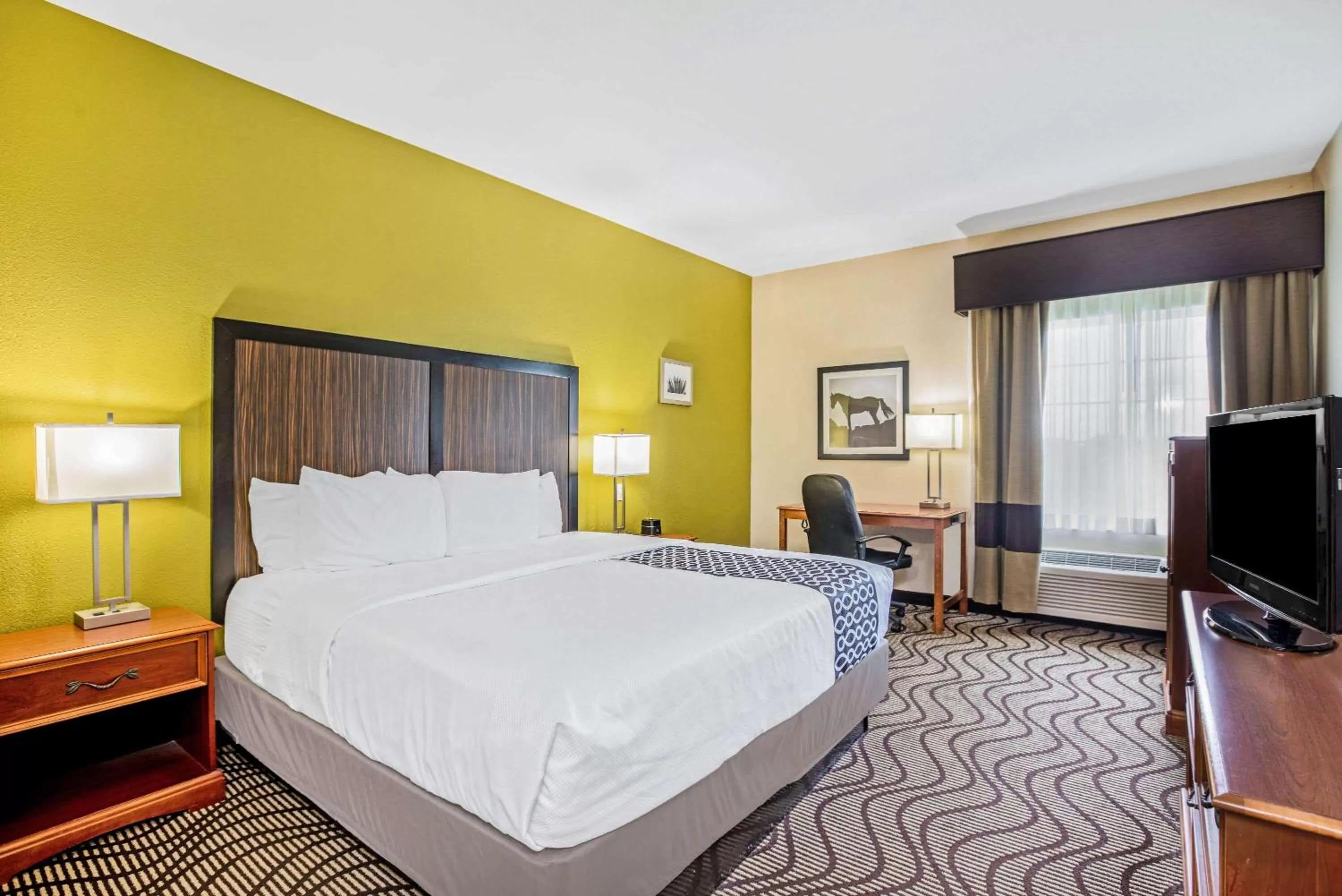 Photo of the whole room in La Quinta by Wyndham Corpus Christi Northwest