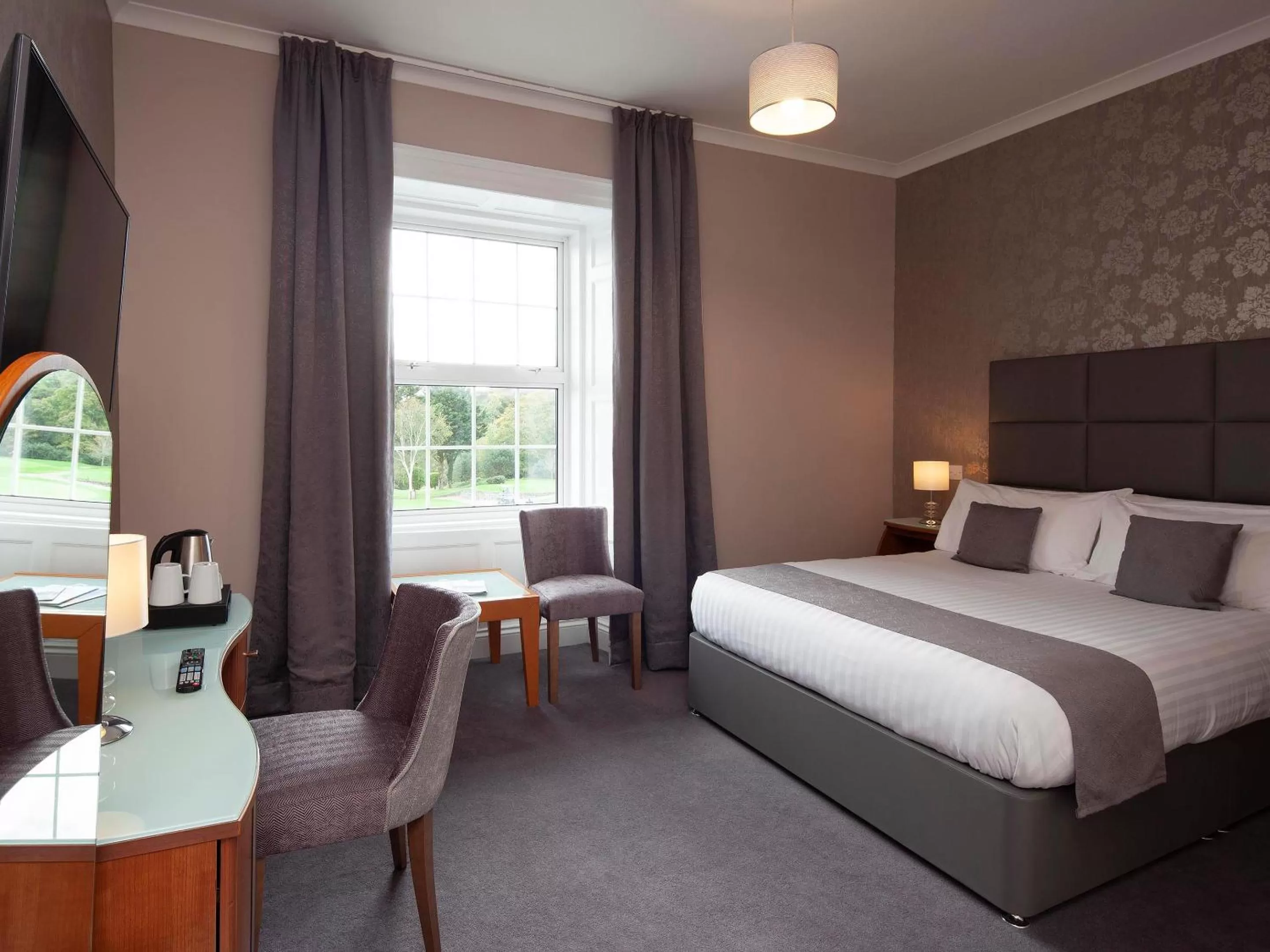 Bedroom, Bed in Elfordleigh Hotel