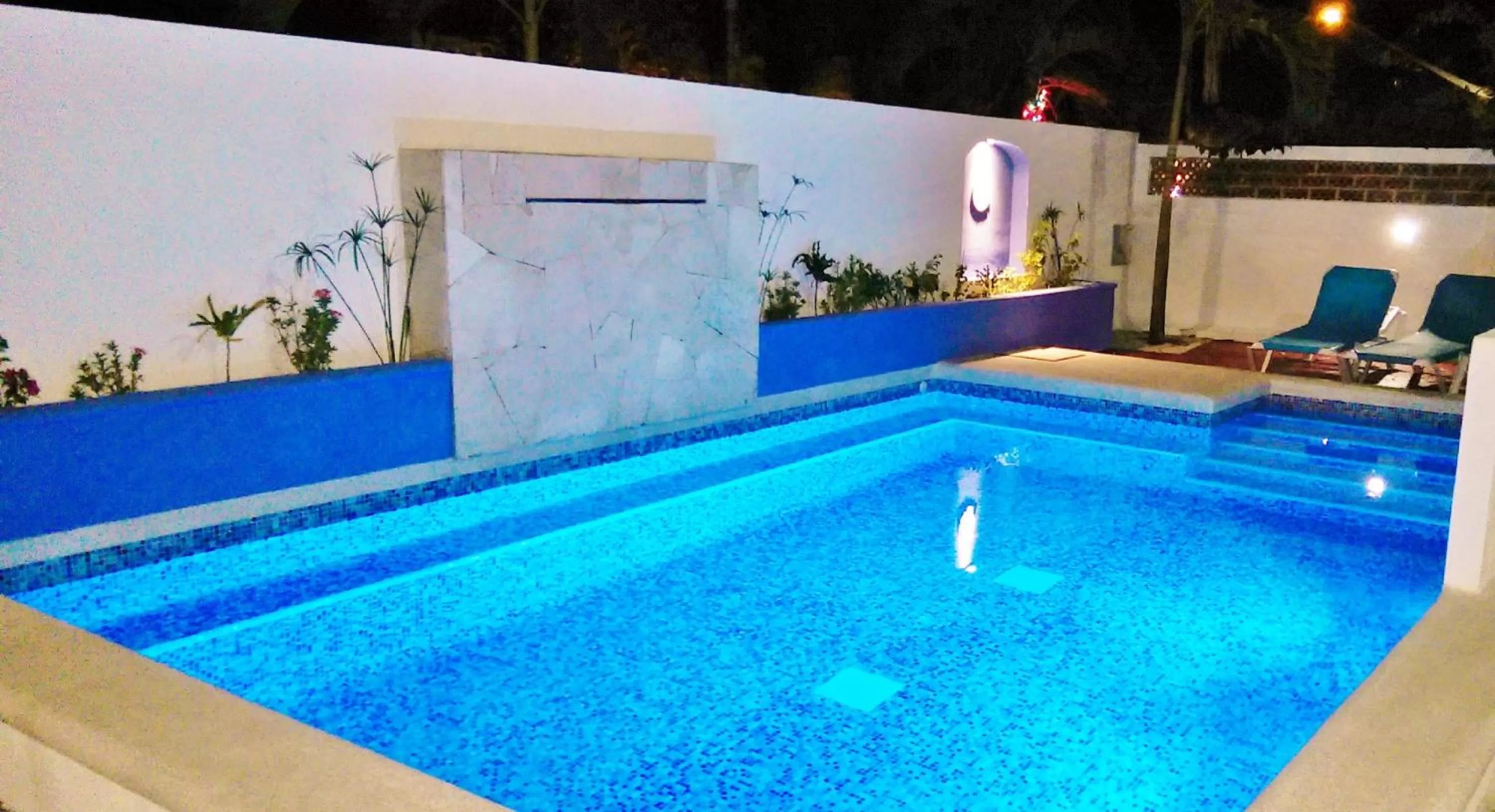 Swimming pool in Corales Suites