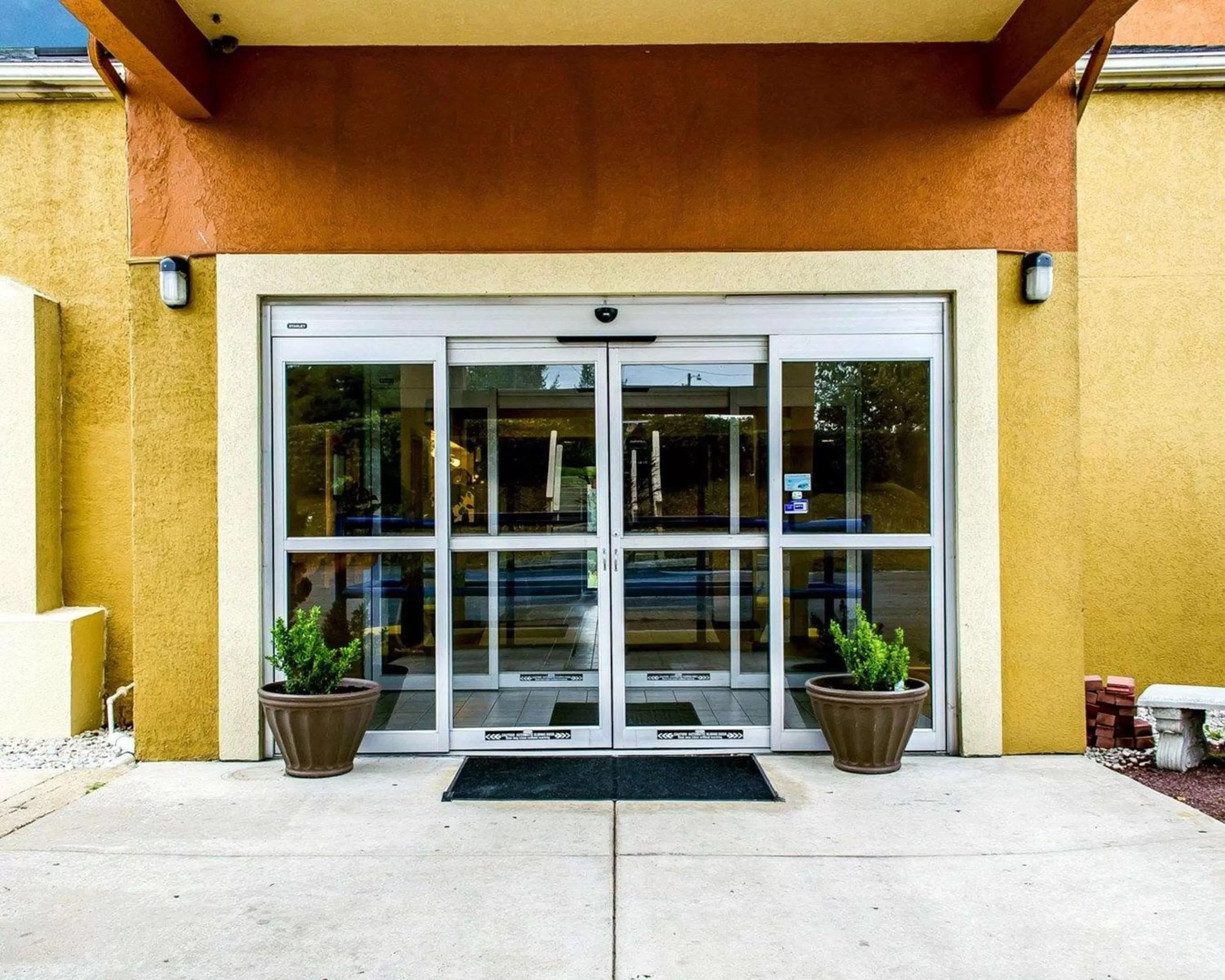 Property building in Econo Lodge Harrisburg - Hershey North