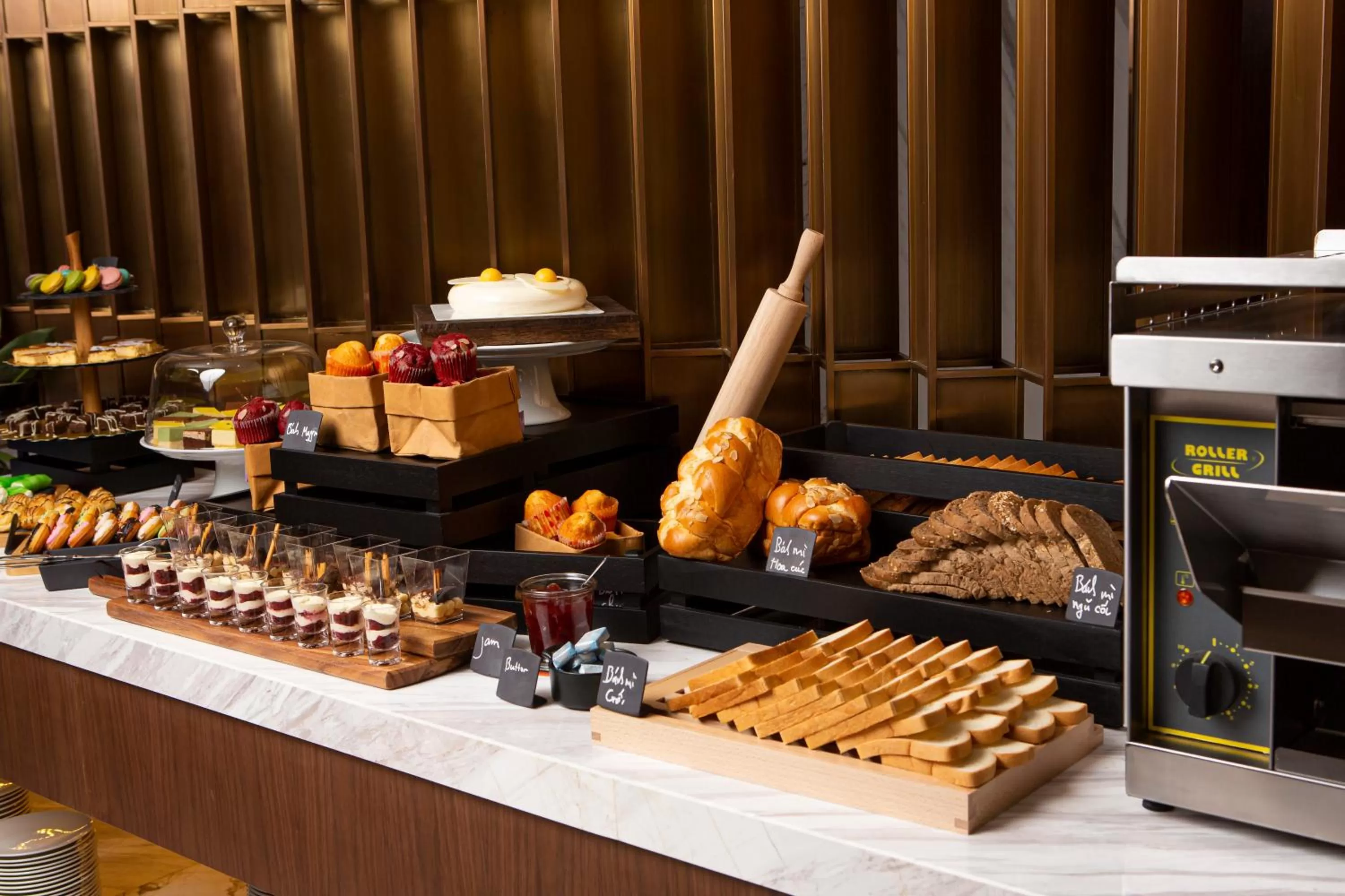 Restaurant/places to eat in D'Lecia Ha Long Hotel