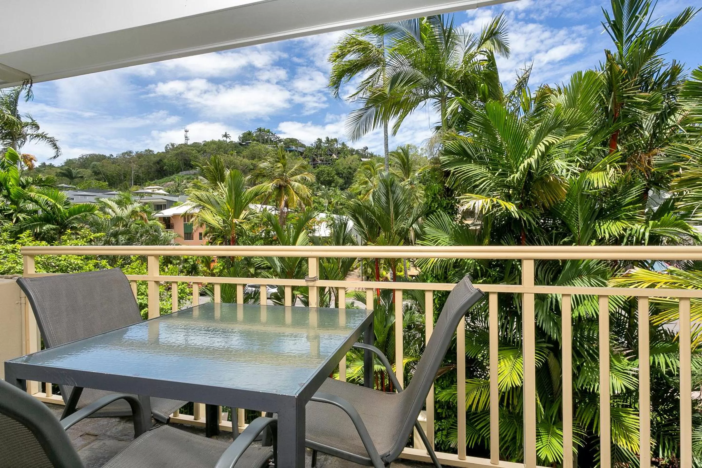 Day in Driftwood Mantaray - Official Onsite Reception and Check In