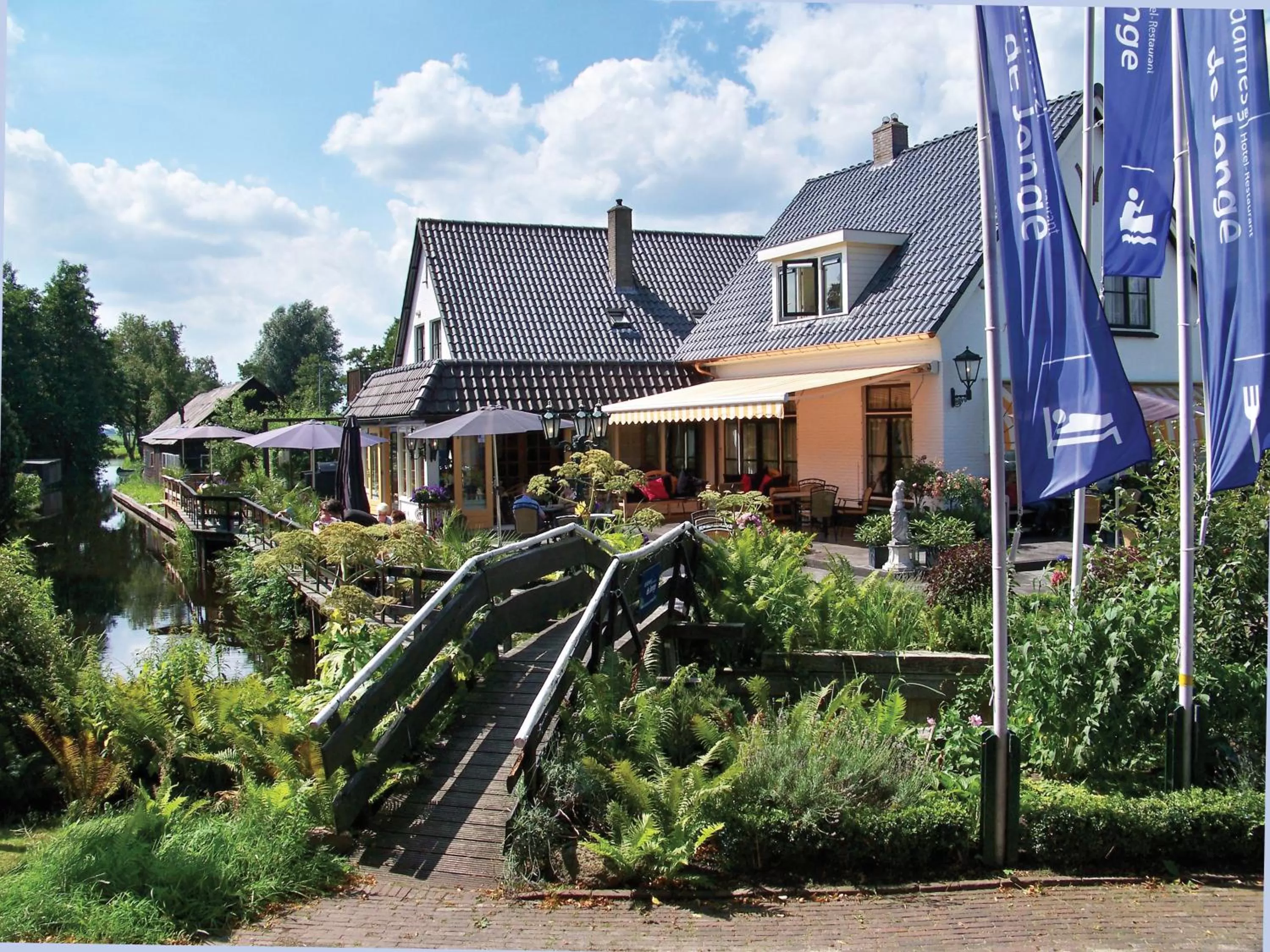 Property building in De Dames Van De Jonge Hotel Restaurant