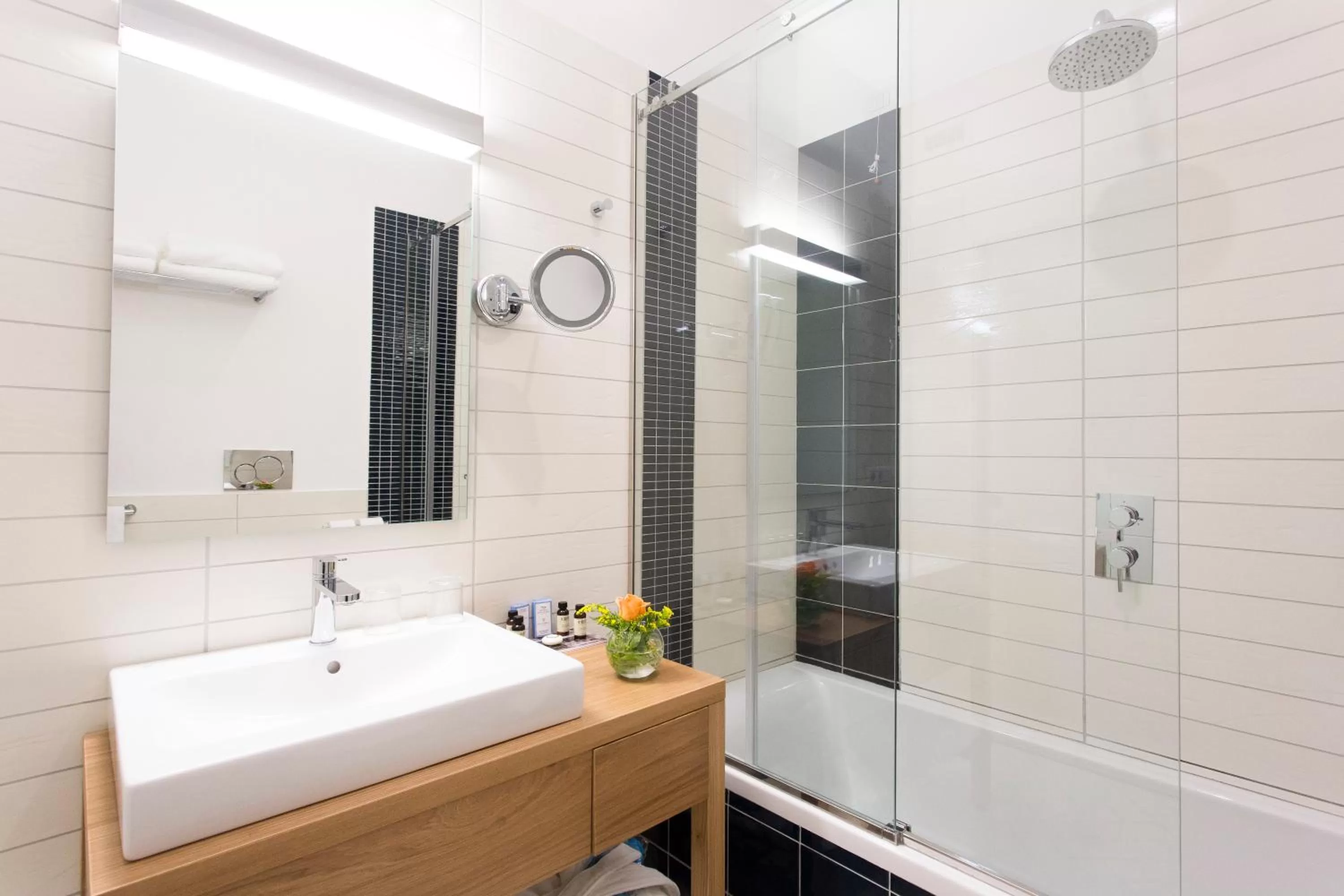 Shower in Villa Fiorella Art Hotel