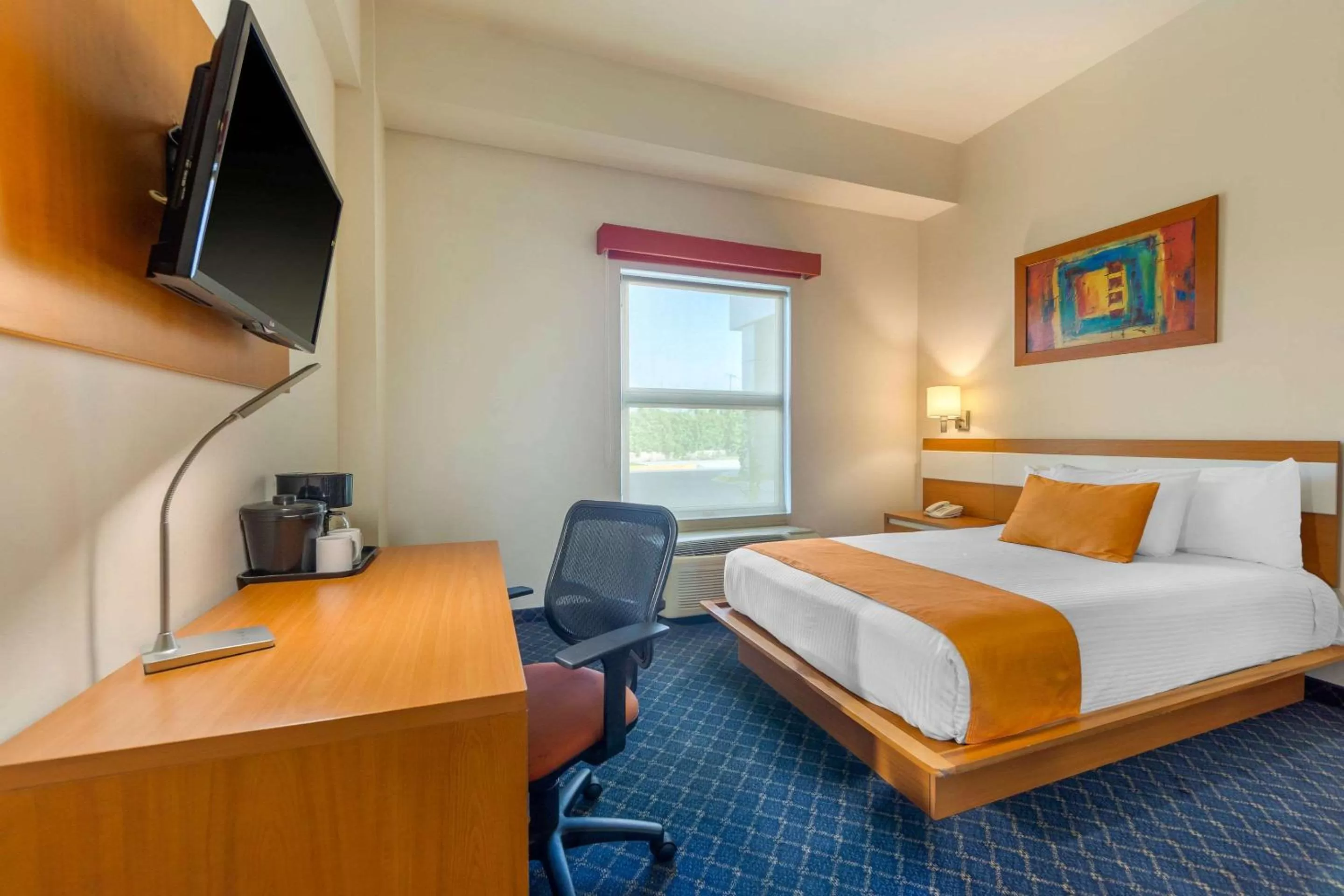 Photo of the whole room, Bed in Greenwood Hotel Torreón