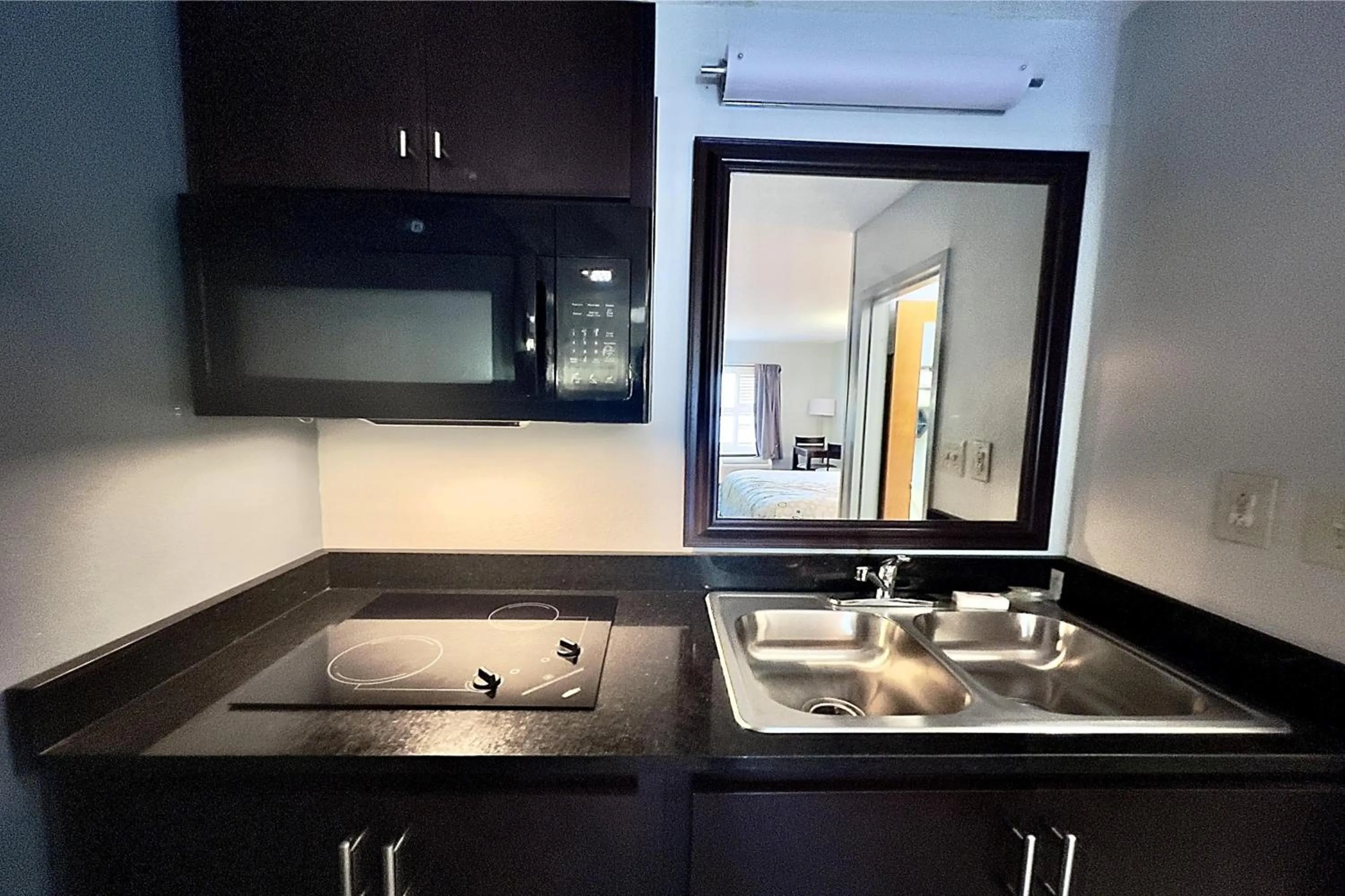 Bedroom in HomeTowne Studios by Red Roof Augusta