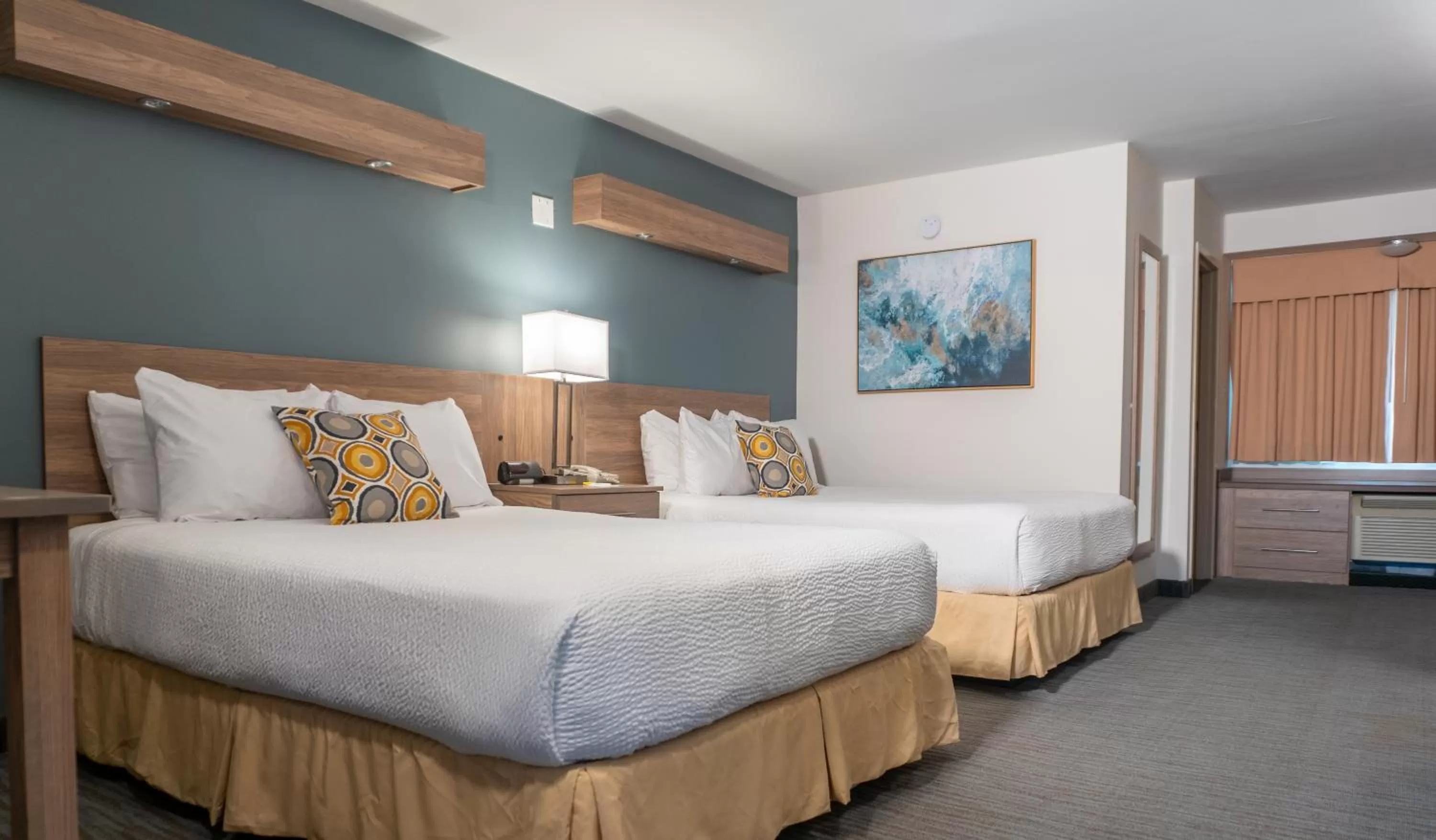 Bed in Days Inn by Wyndham Niagara Falls Centre St By the Falls