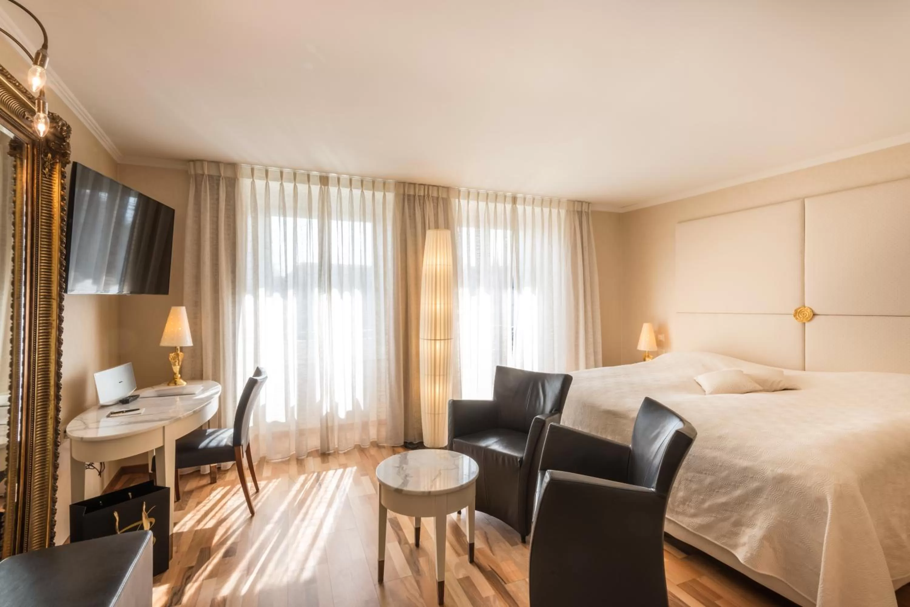 Photo of the whole room, Bed in Hotel des Balances