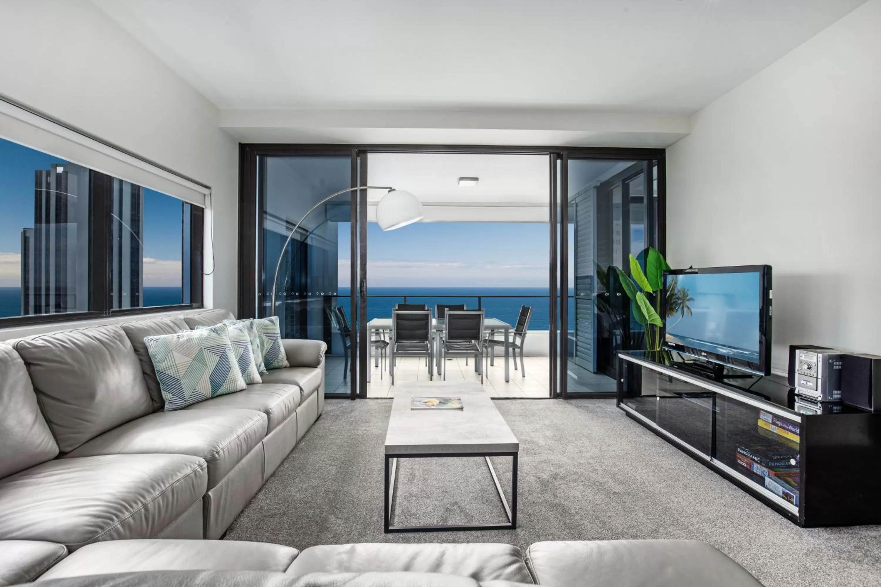 Three-Bedroom Apartment with Ocean View in Ultra Broadbeach