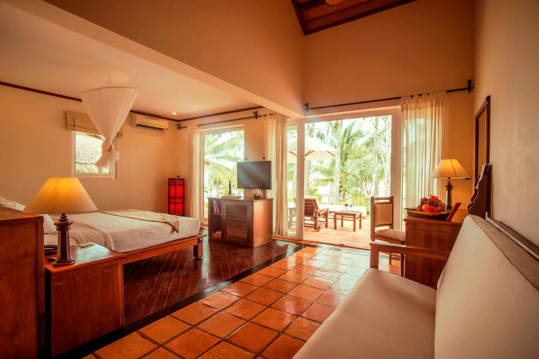 Communal lounge/ TV room, Bed in Victoria Phan Thiet Beach Resort & Spa