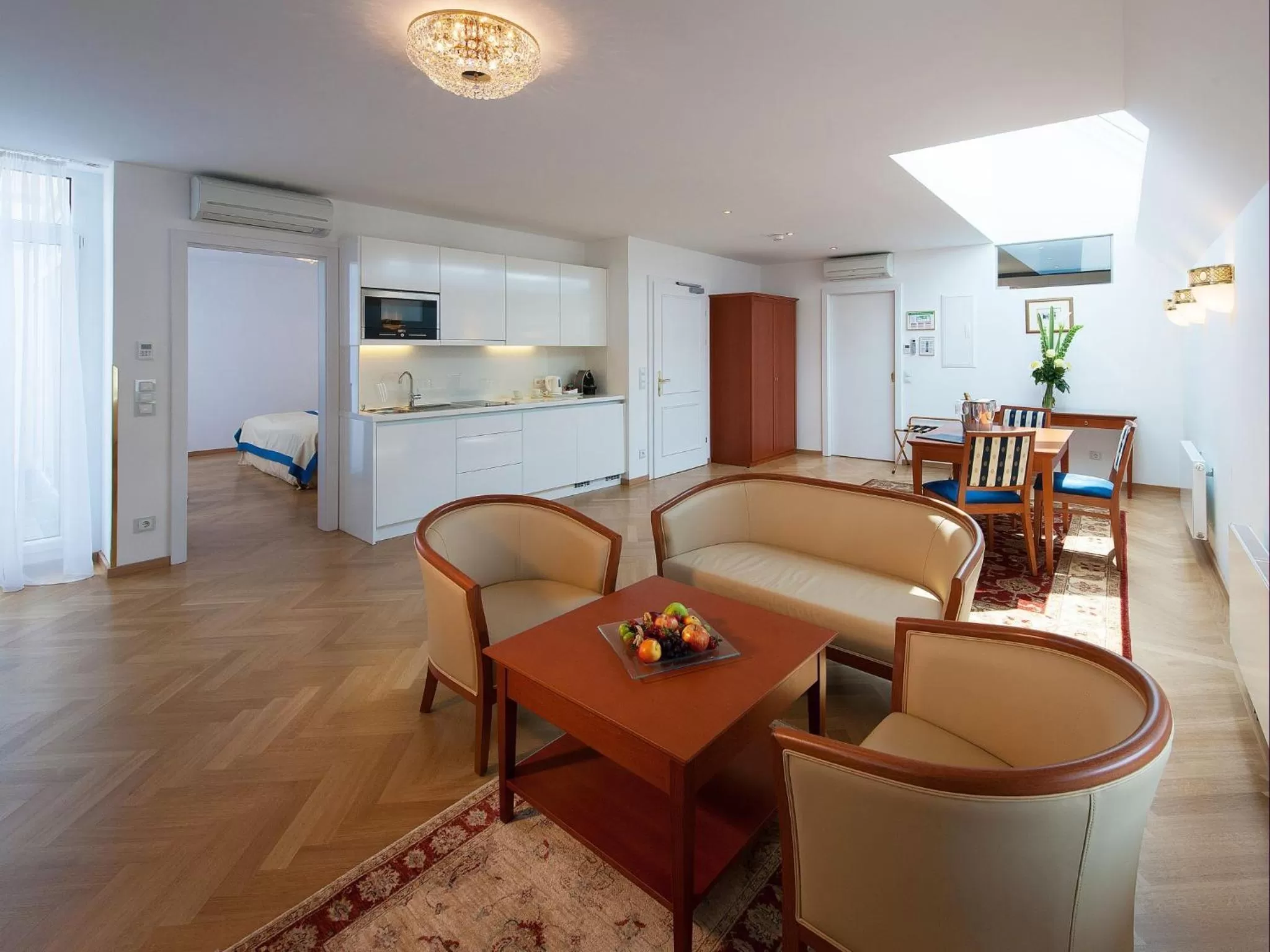 Photo of the whole room in Hotel Ambassador