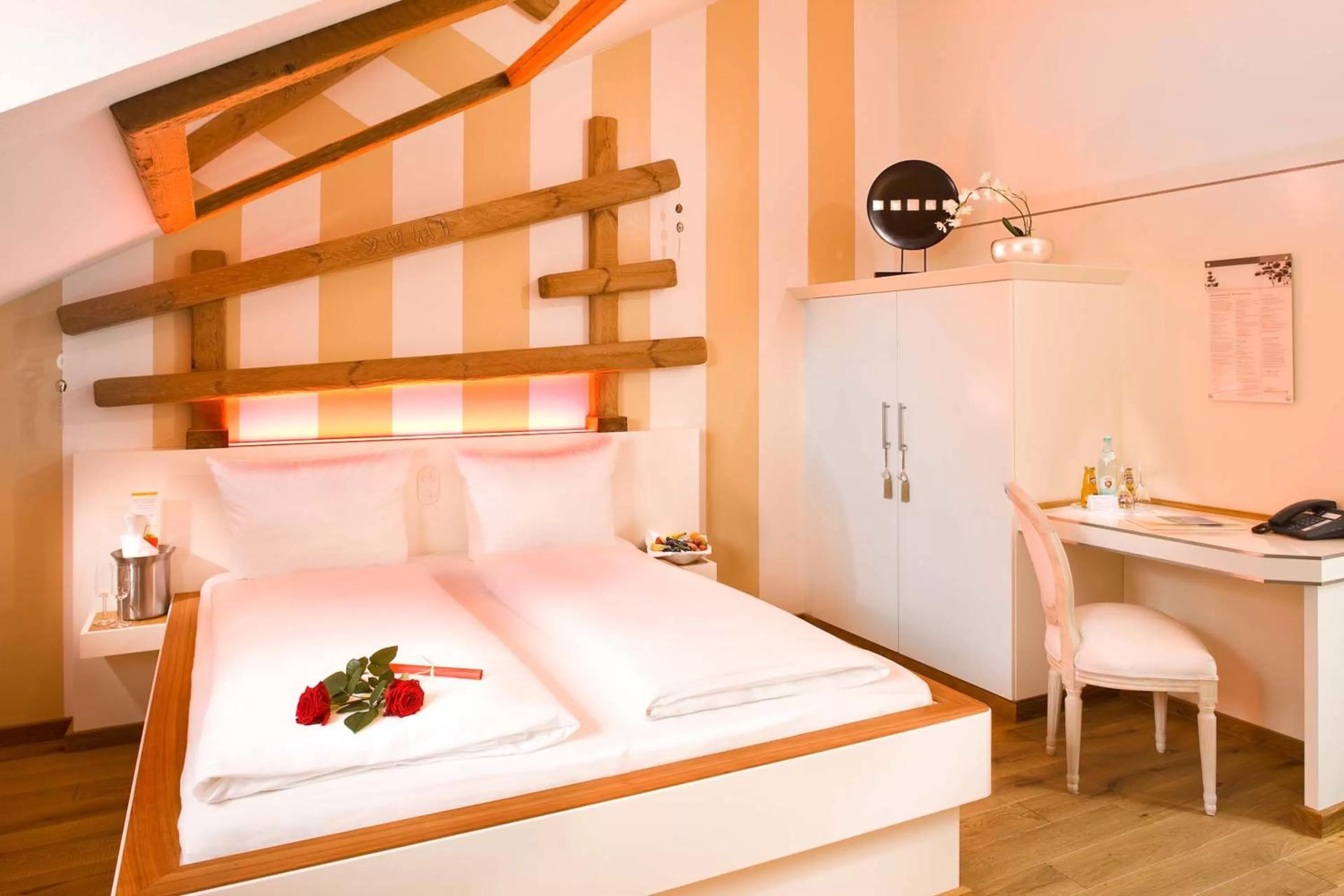 Yumi & Aiko - single occupancy in YachtHotel Helvetia Spa- und Wellnessdomizil