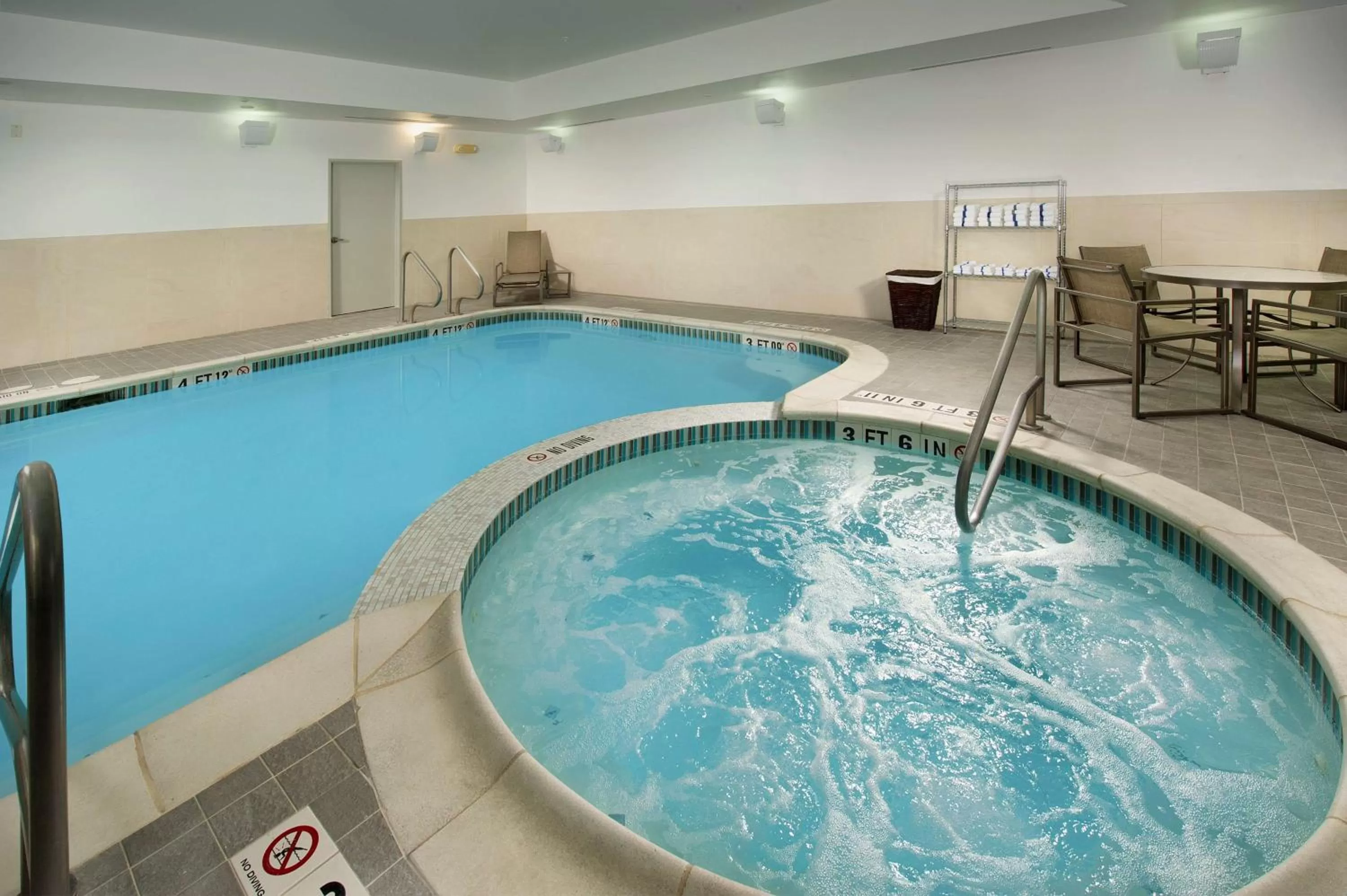 Swimming pool in Hampton Inn & Suites San Antonio Northwest/Medical Center