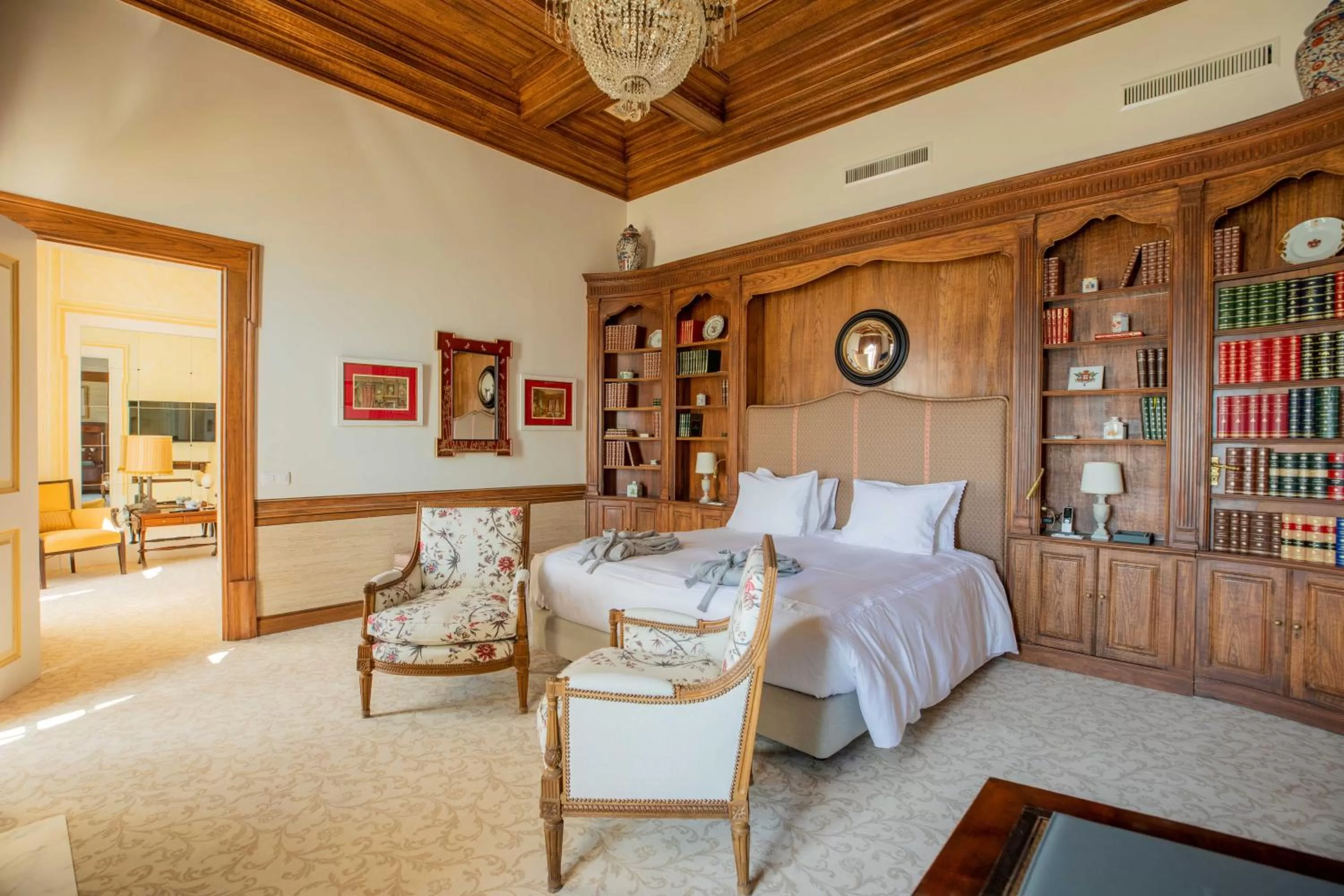 Photo of the whole room, Bed in Estoril Vintage Hotel