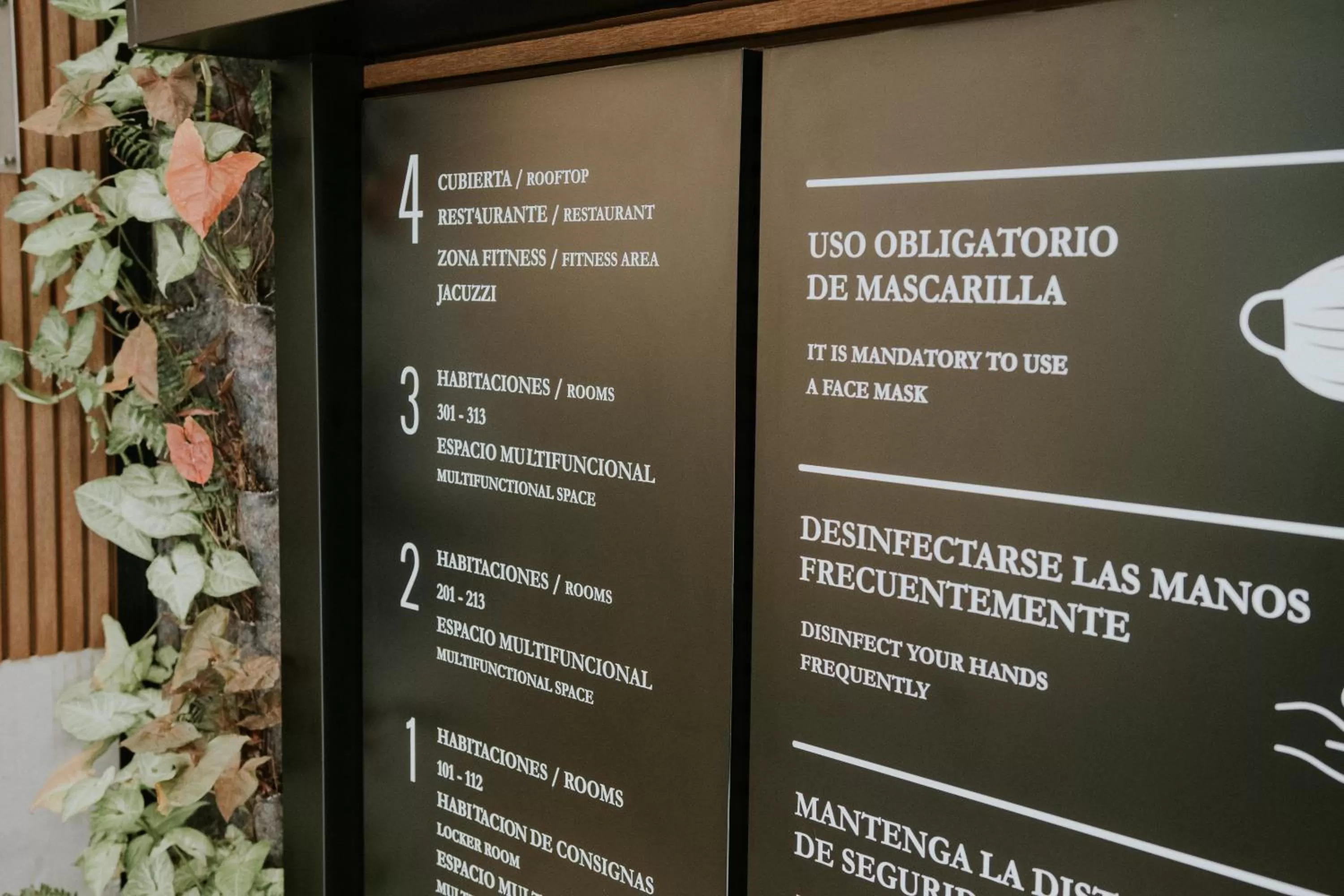 Logo/Certificate/Sign in Catalina Plaza Hotel Sostenible