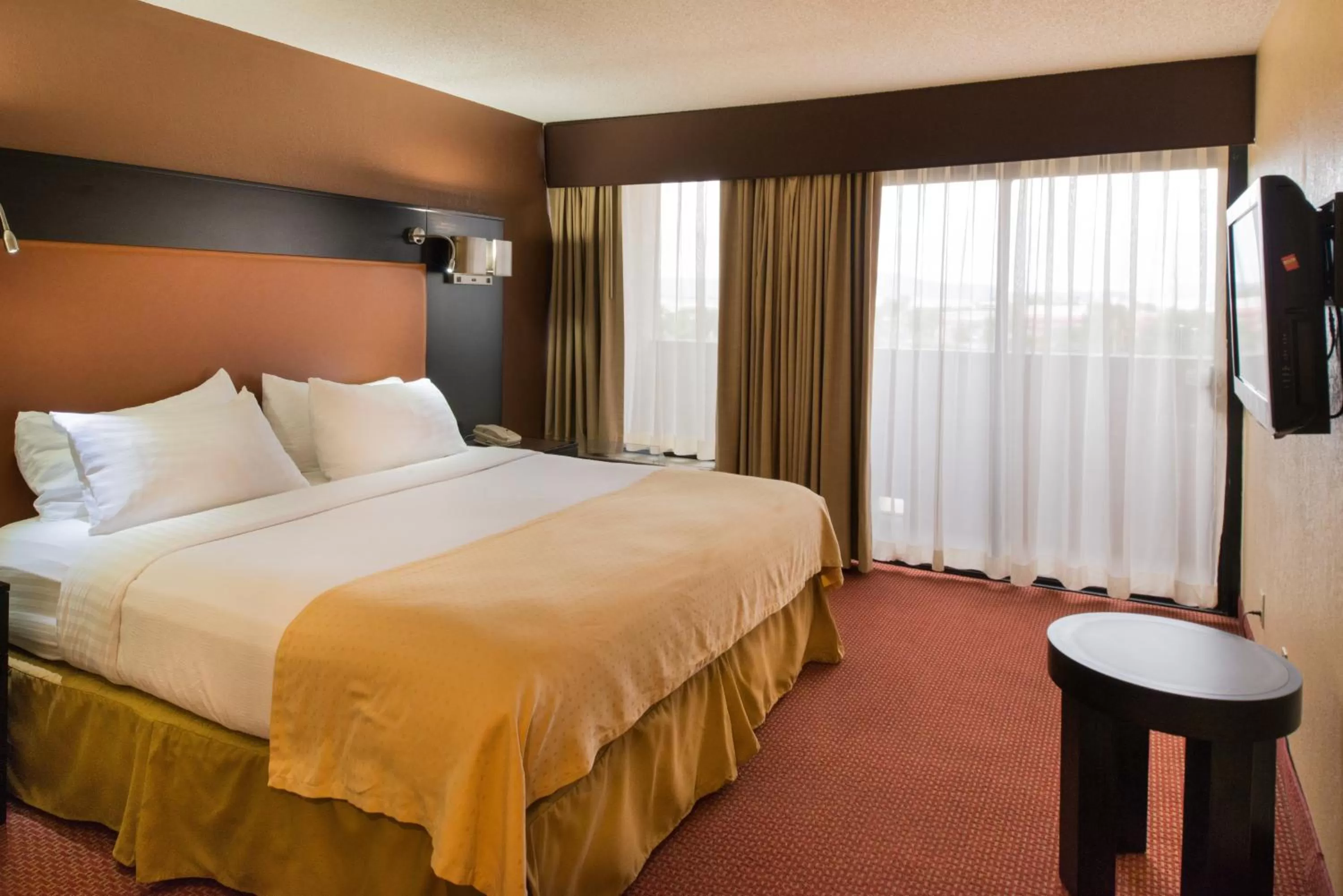 Photo of the whole room, Bed in GreenTree Hotel Phoenix West