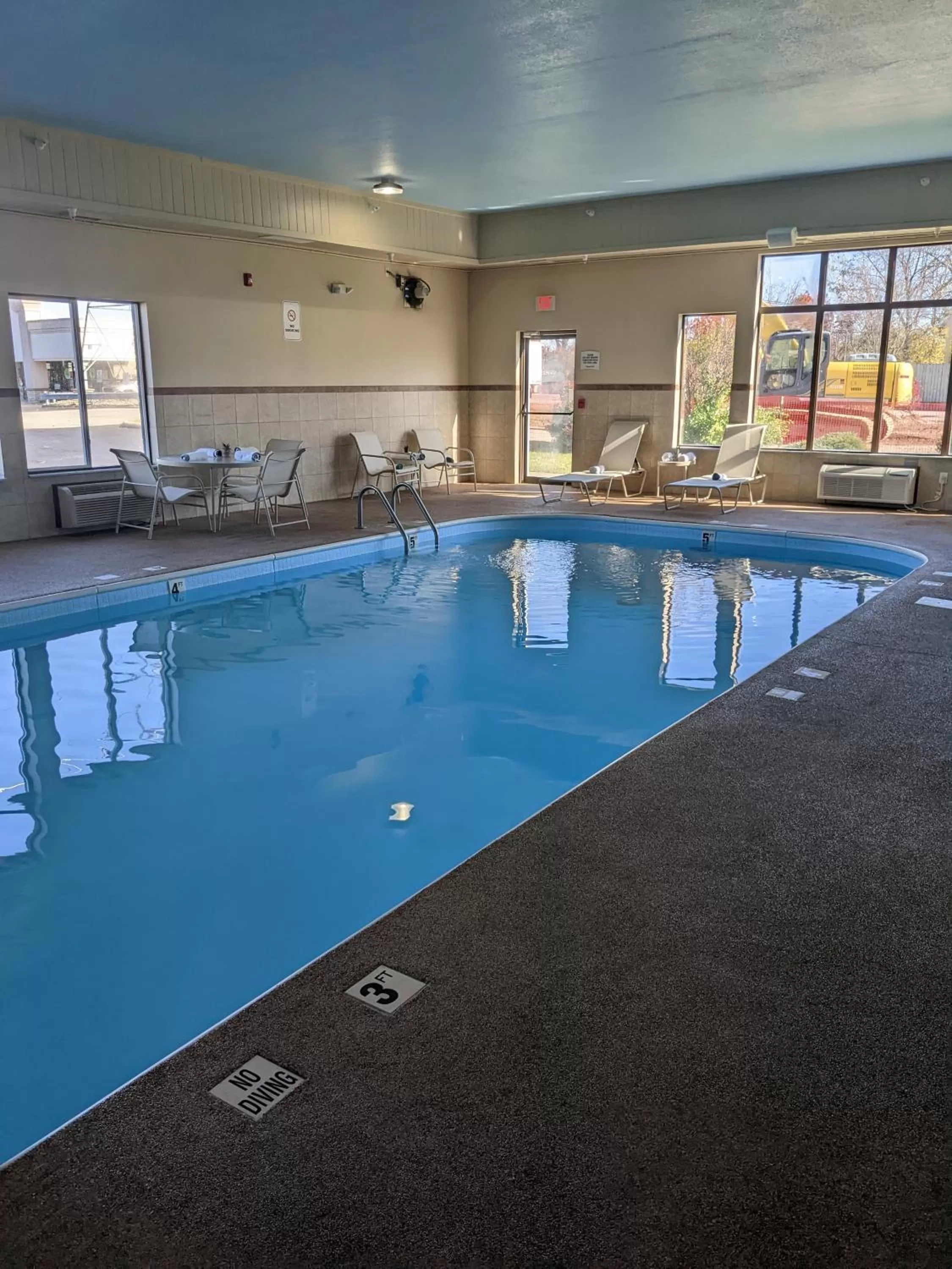 Swimming pool in Quality Inn & Suites Delaware South