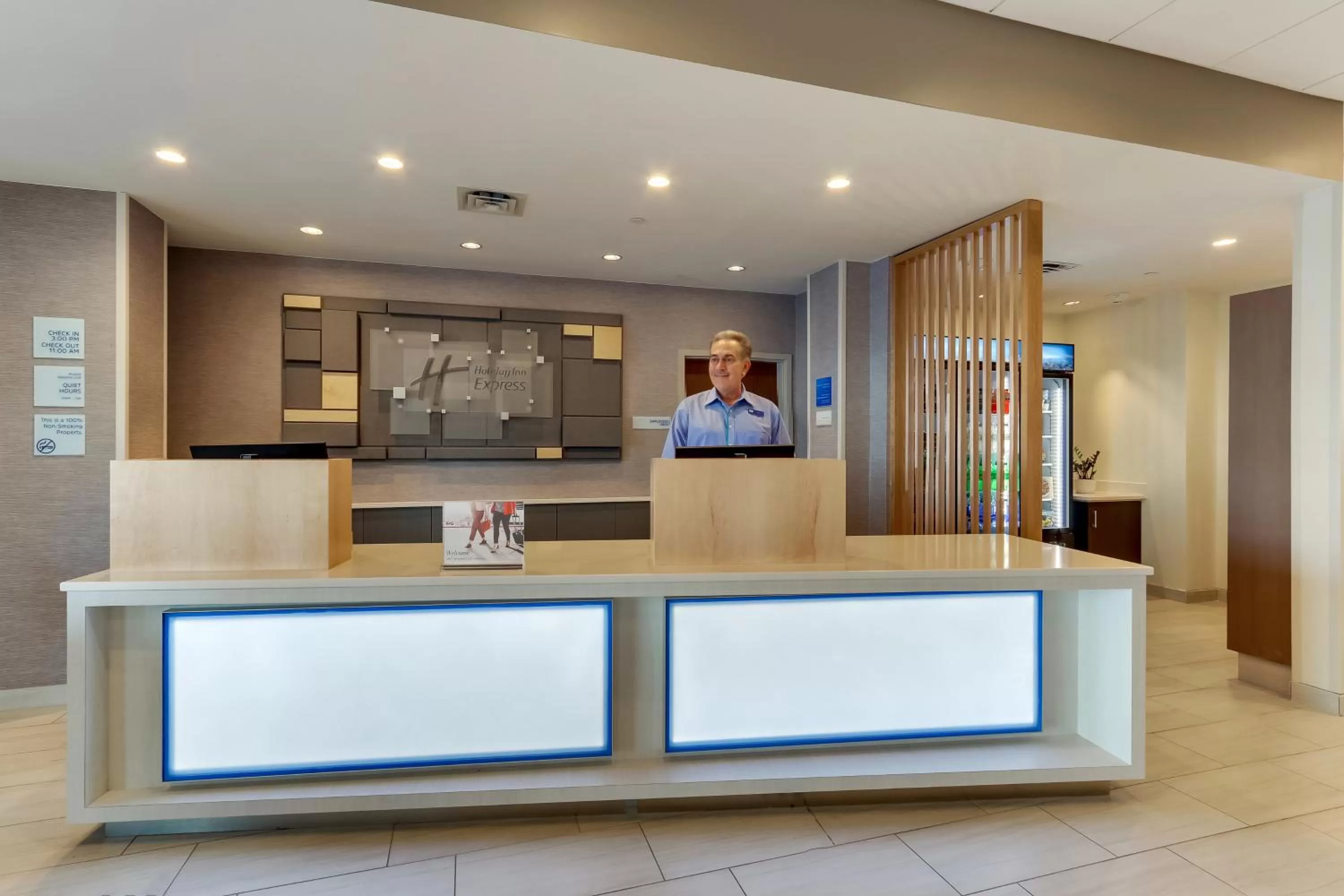 Lobby or reception in Holiday Inn Express - Wilmington - Porters Neck by IHG