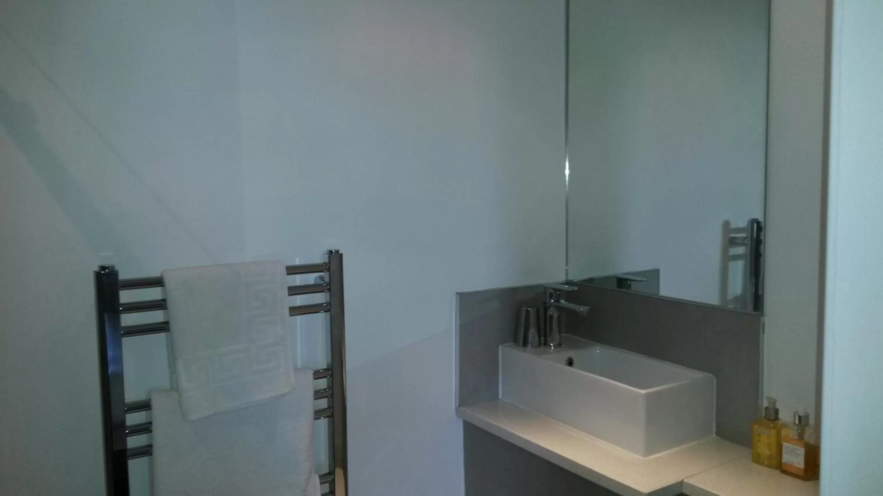 Toilet in Ravenswood Guest House