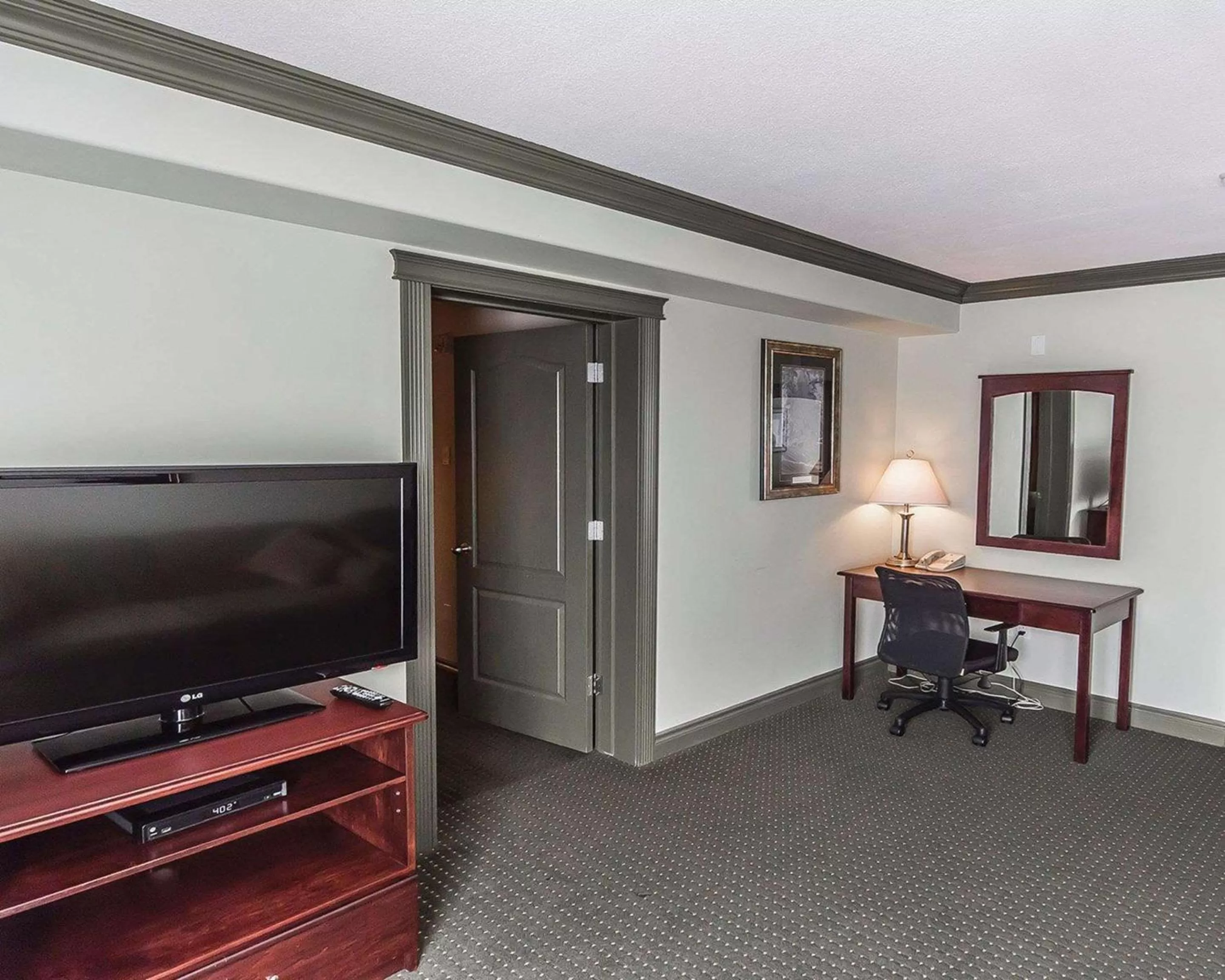 Junior Suite - Non-Smoking in Quality Inn & Suites Hinton