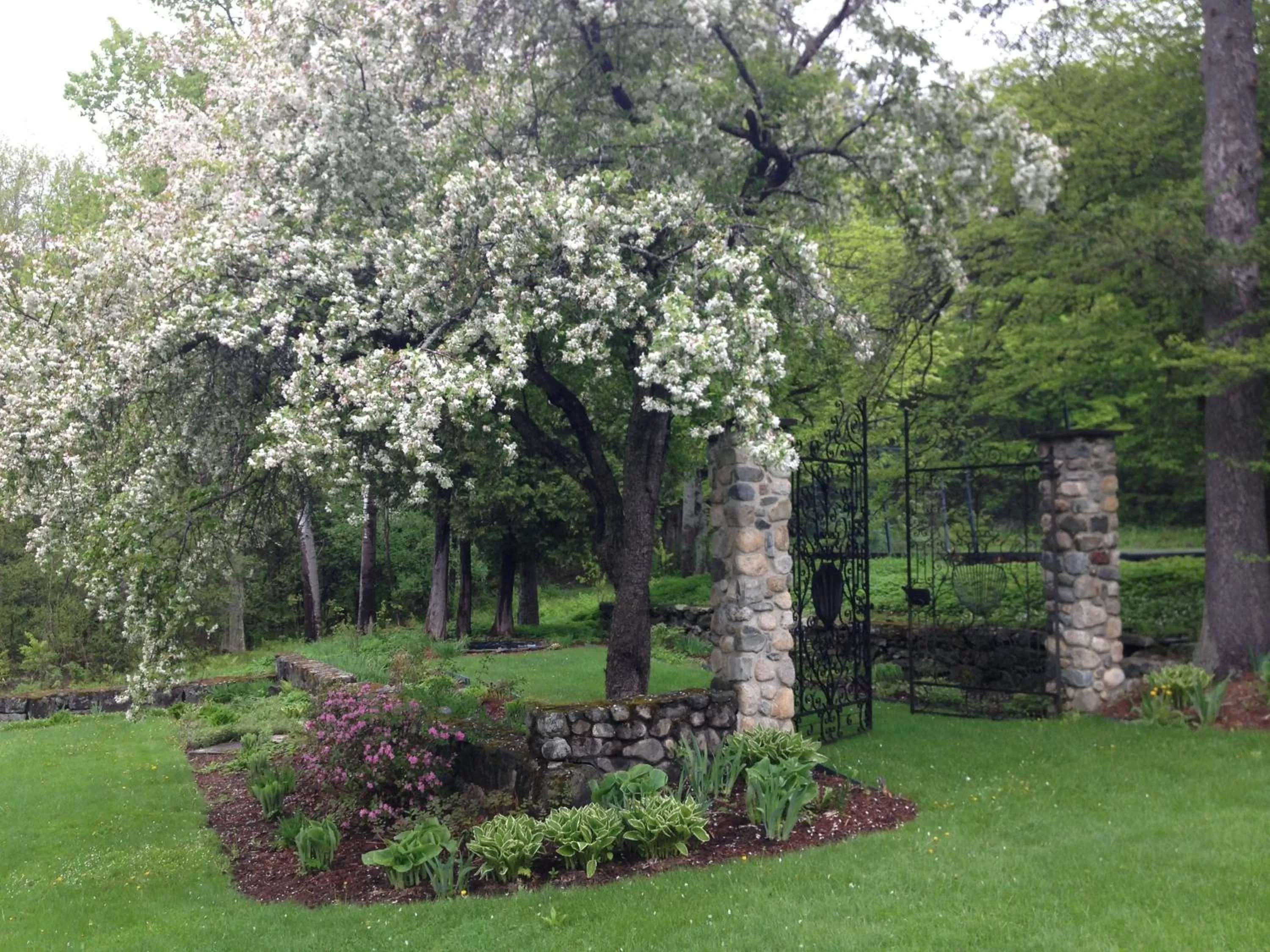 Facade/entrance, Garden in Adair Country Inn & Restaurant