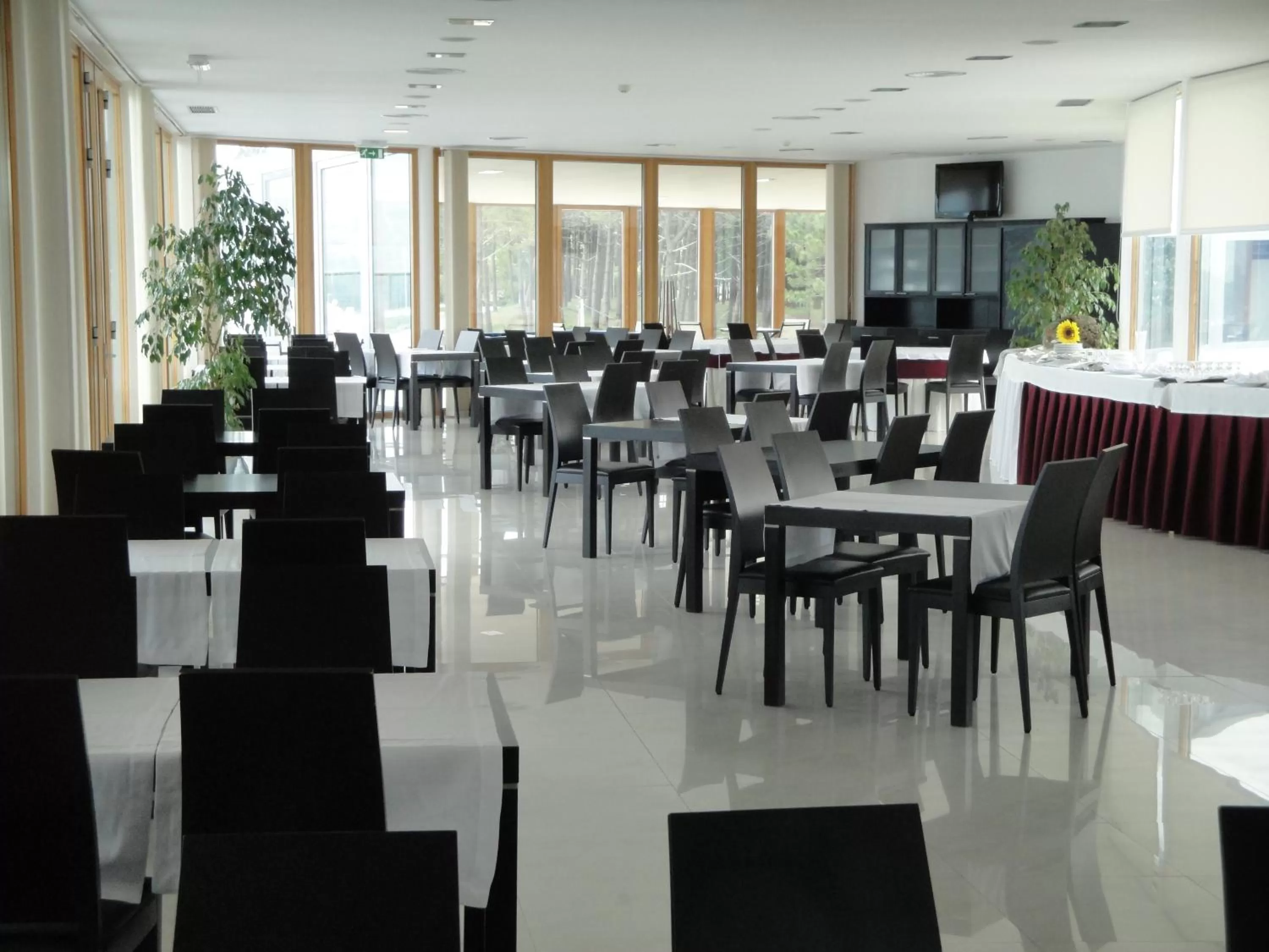 Restaurant/places to eat in Hotel Miramar Sul