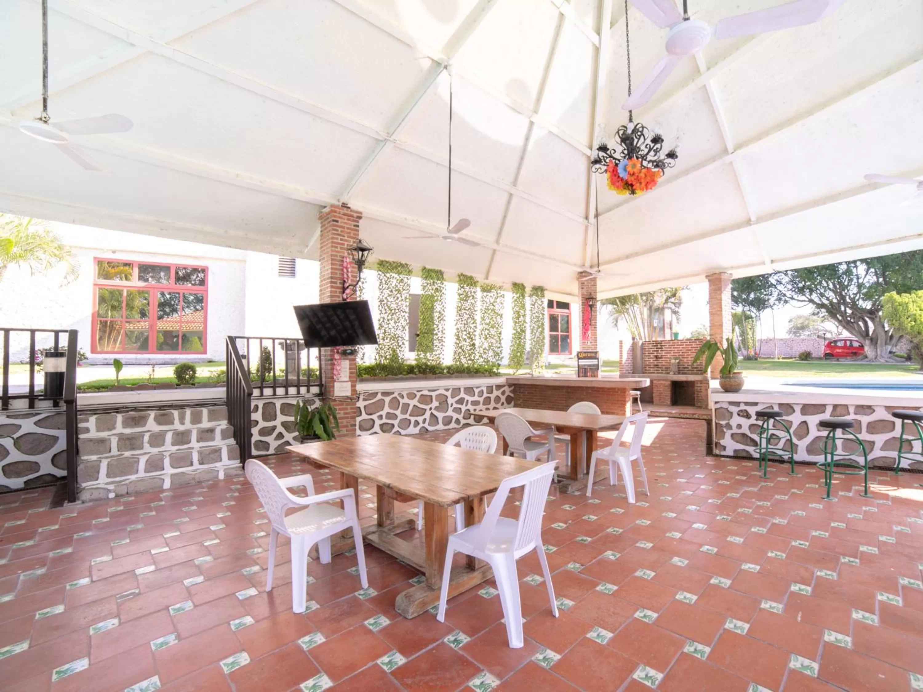 Restaurant/places to eat in Hotel Teques Palace