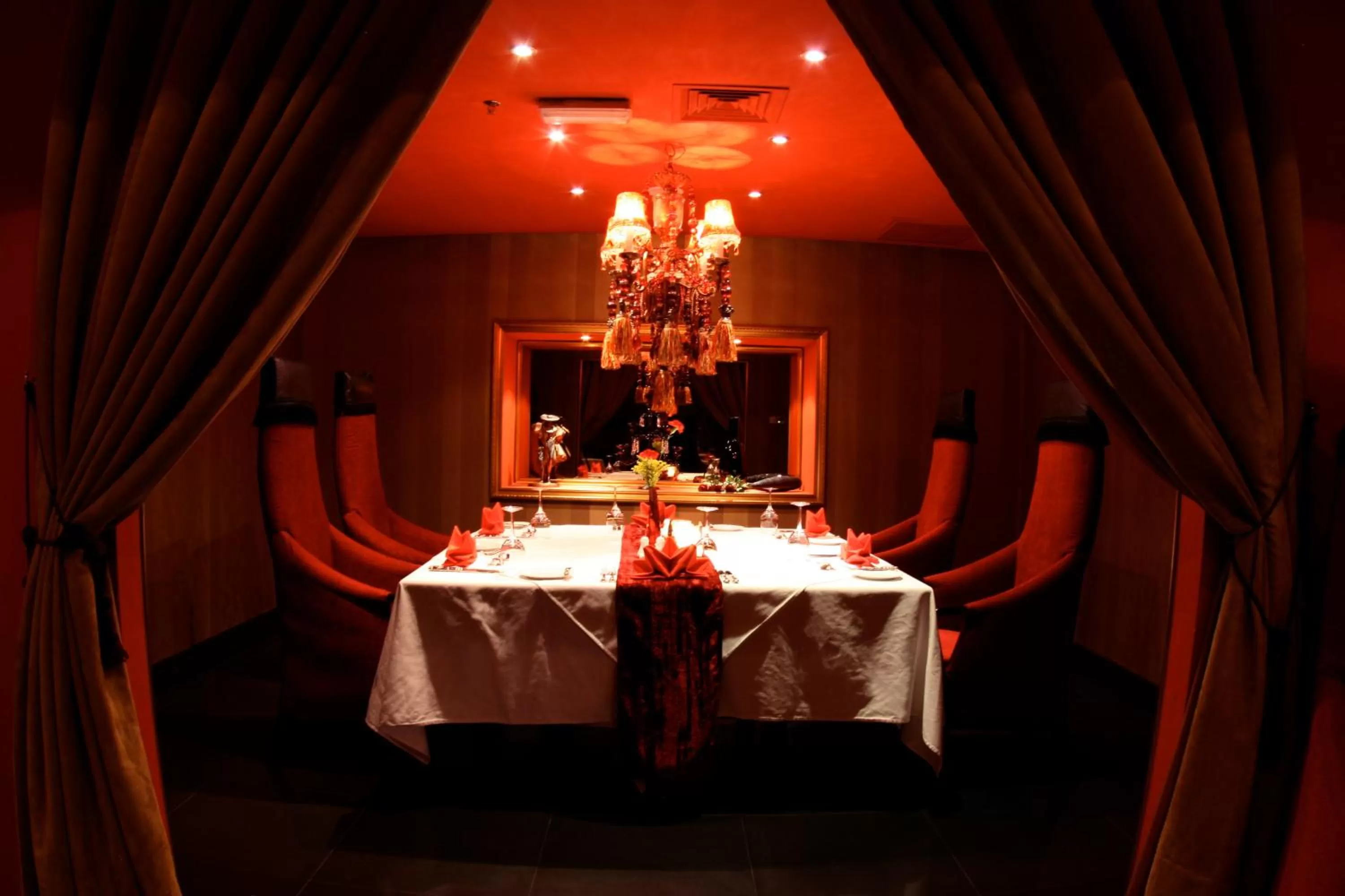 Restaurant/places to eat in The Convention Center & Royal Suites Hotel