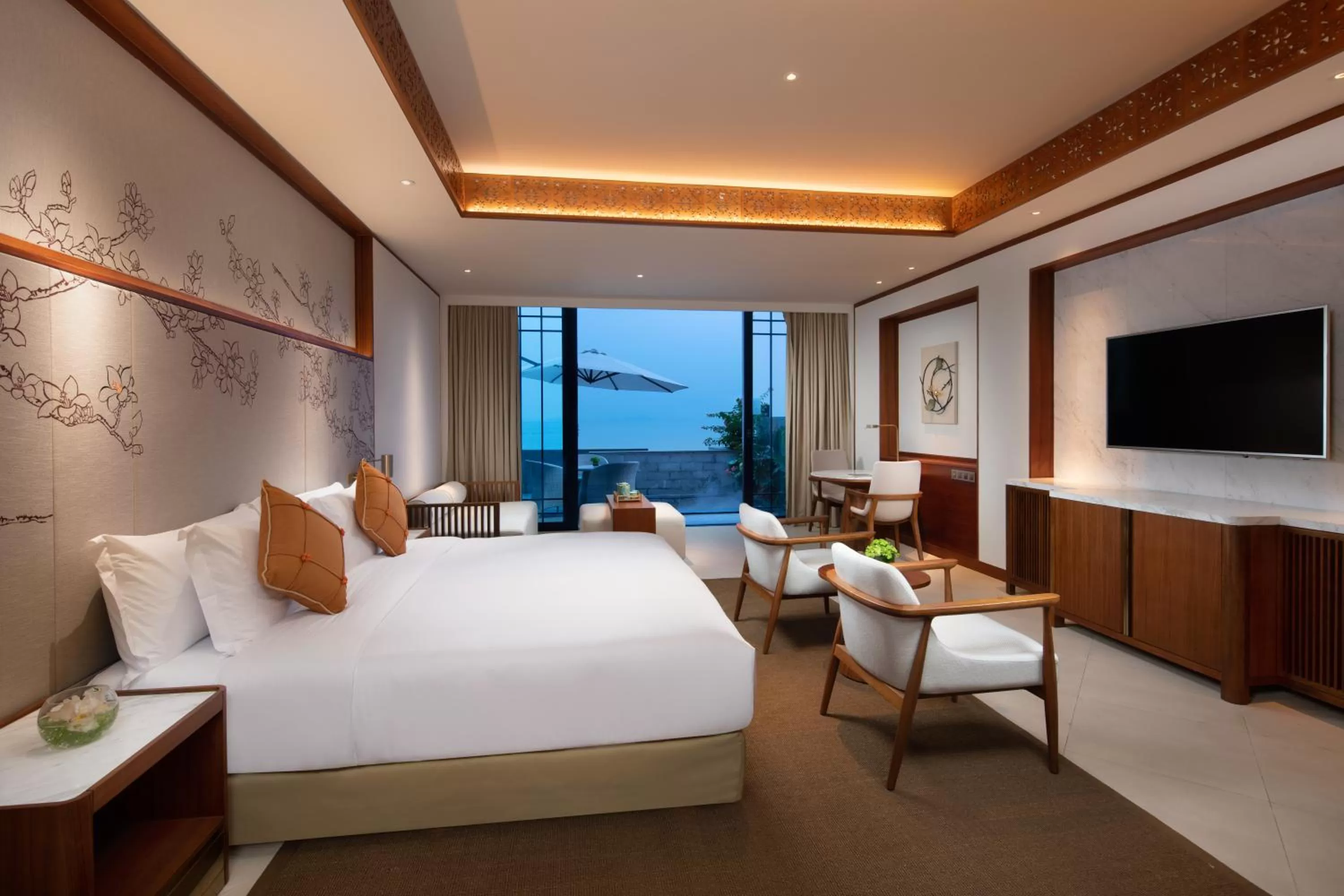 Photo of the whole room, Bed in Angsana Zhuhai Phoenix Bay
