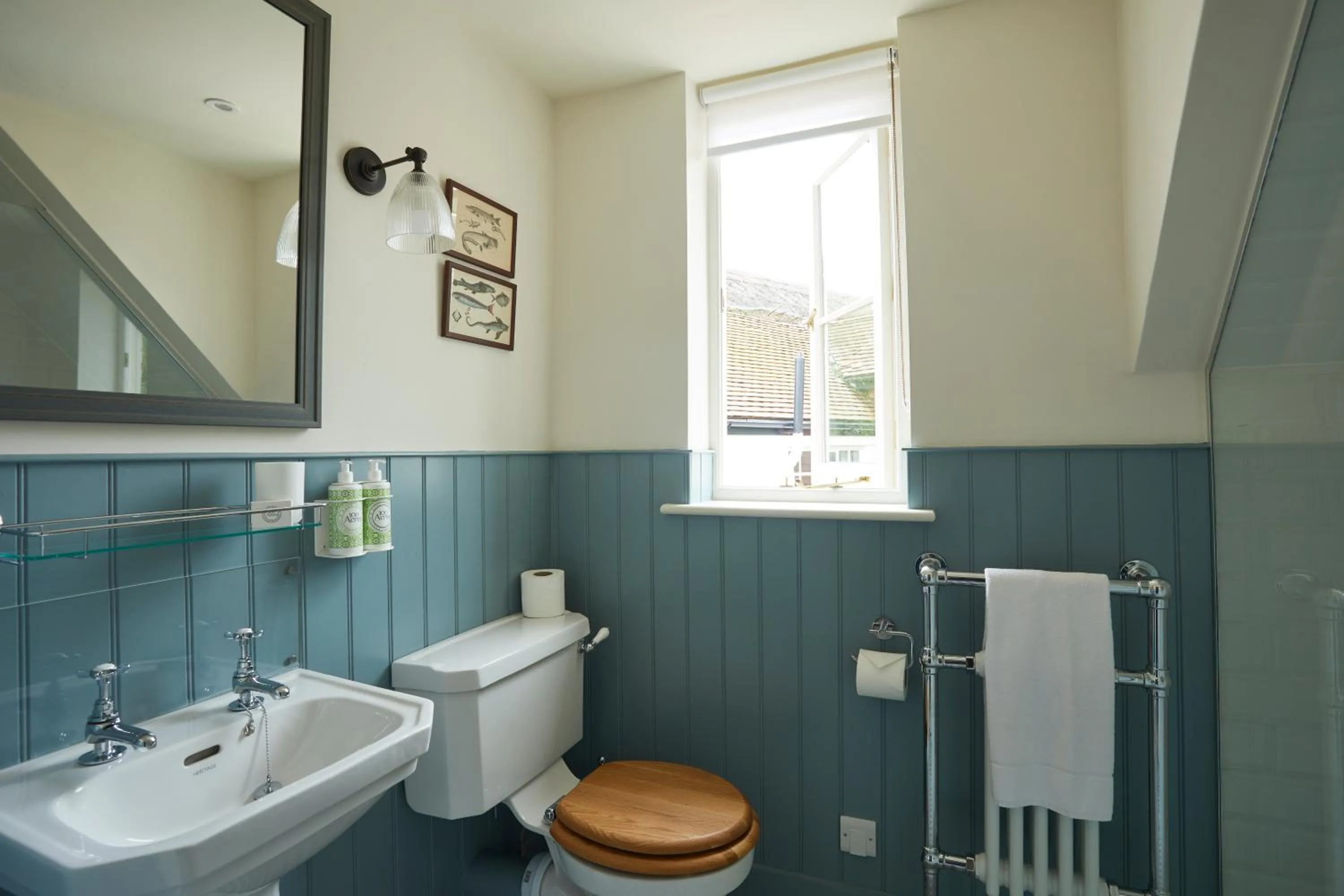 Shower in Crown and Anchor