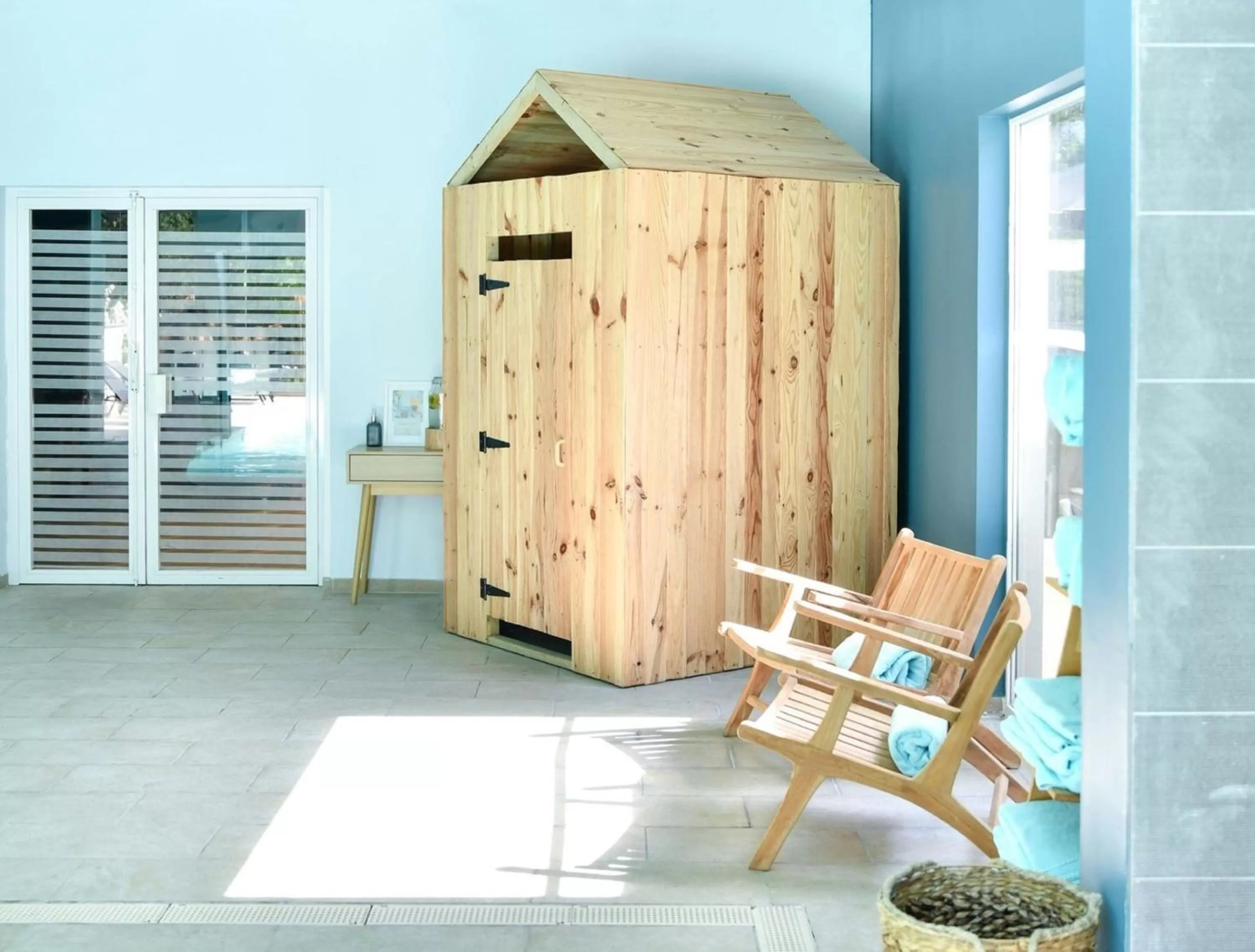 wardrobe in Mercure Château de Fontainebleau