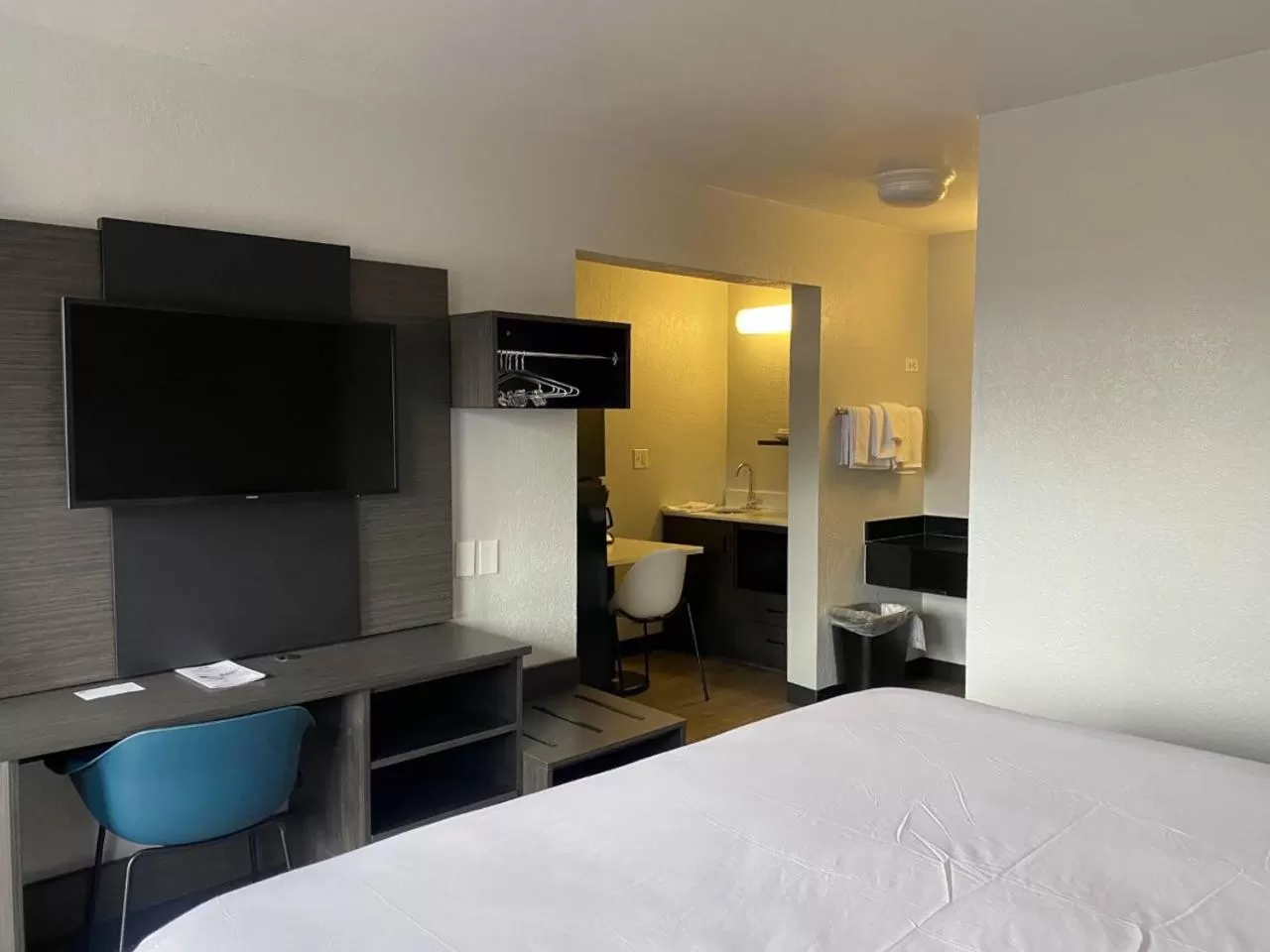 Standard King Room in Albuquerque, NM - Midtown