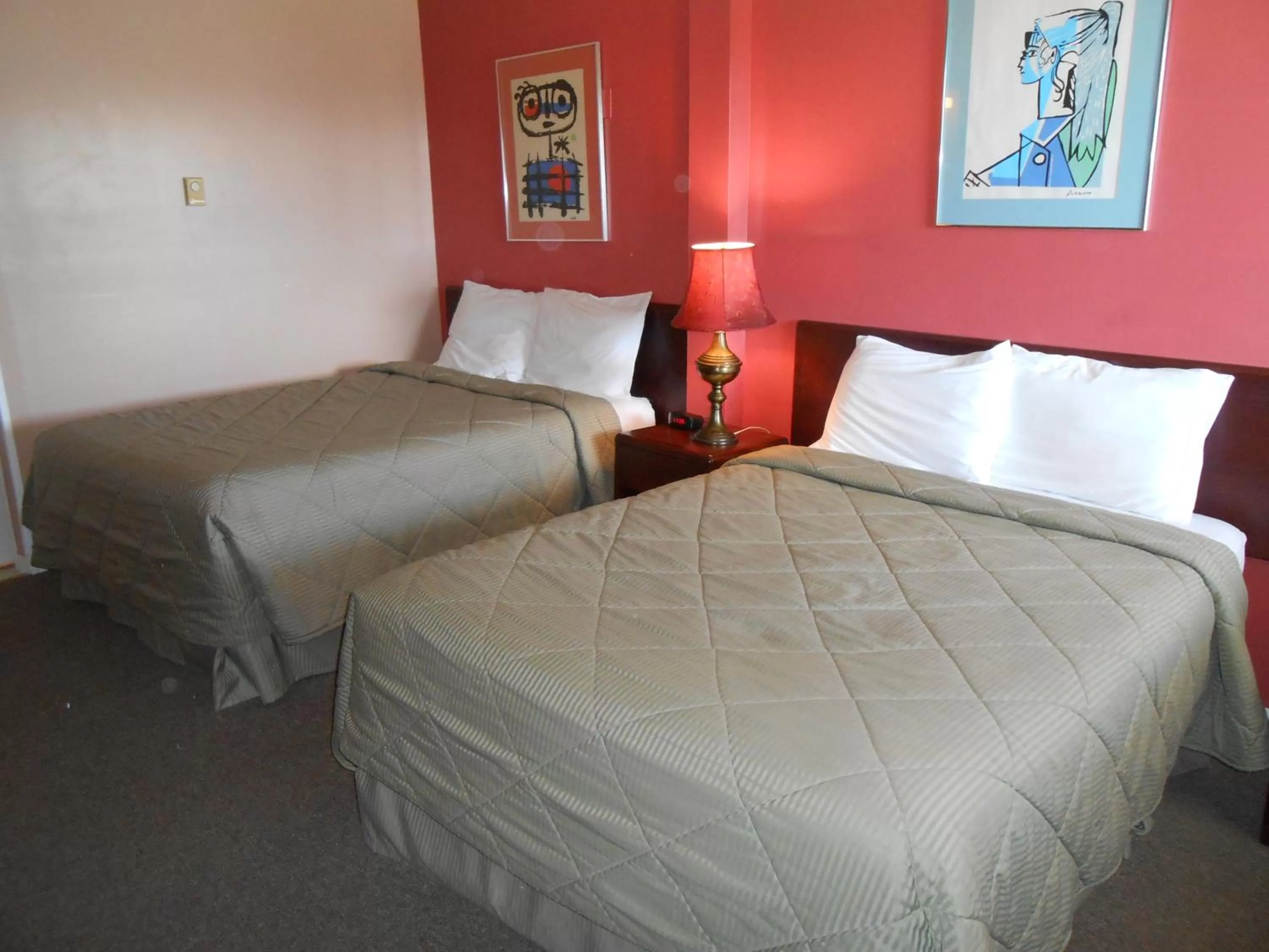 Bedroom, Bed in Aquarius Motel