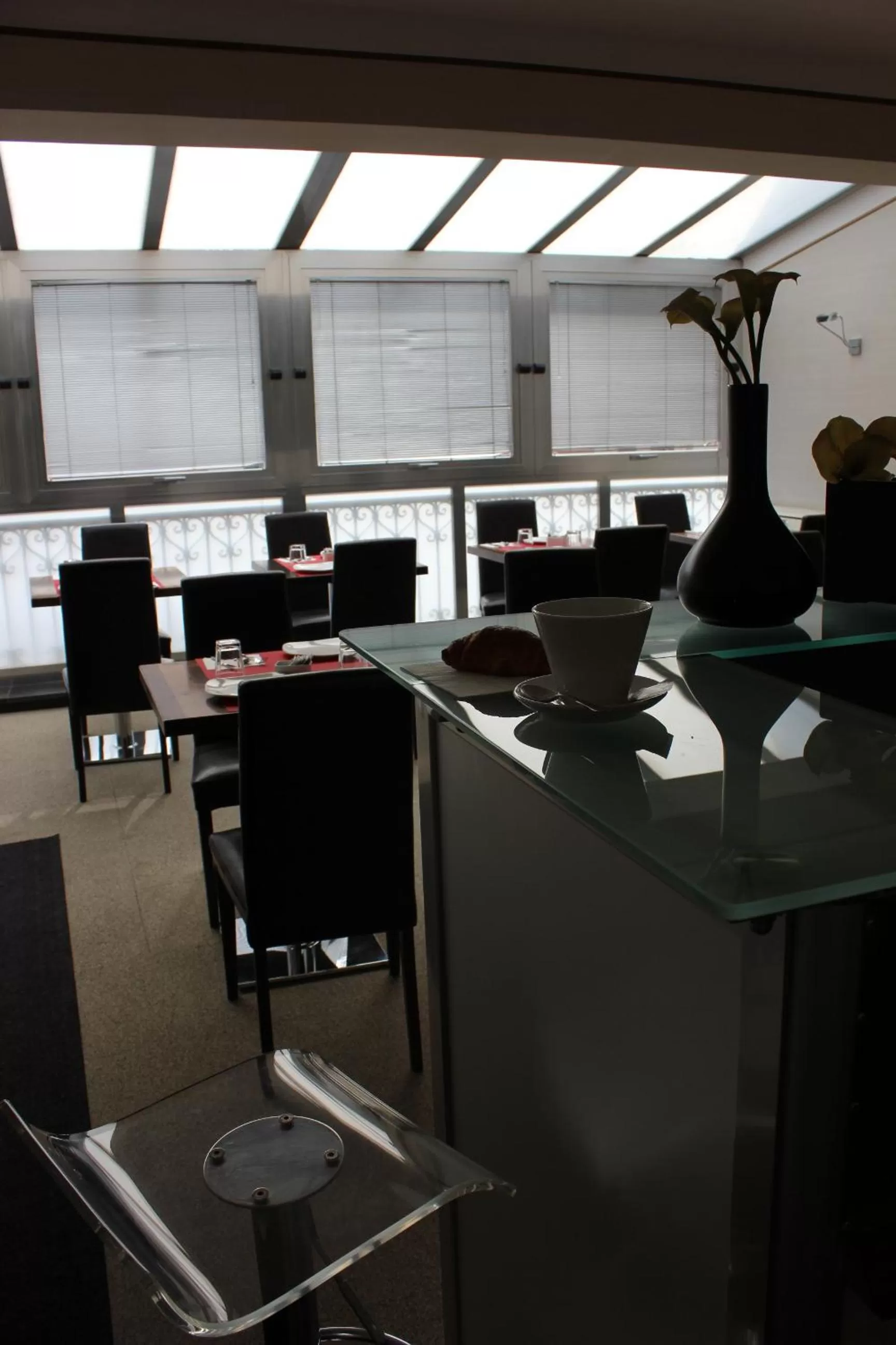 Restaurant/places to eat in MH Design Hotel