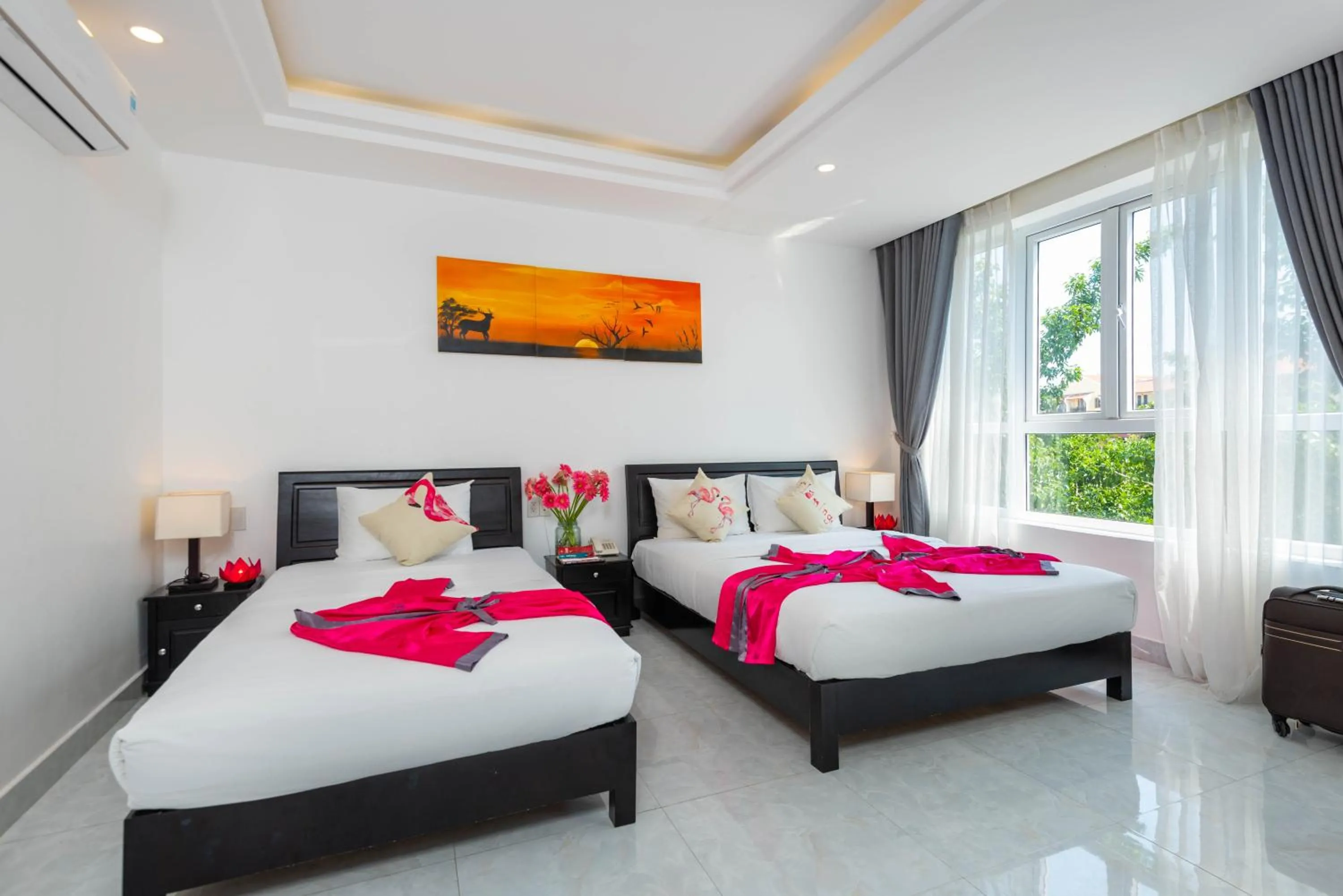 Bed in Flamingo Villa Homestay - Big Rooms with Balcony - Close to Hoi An Old Town 200m & Temple Bridge - Large Outside Pool for Sun Bathing