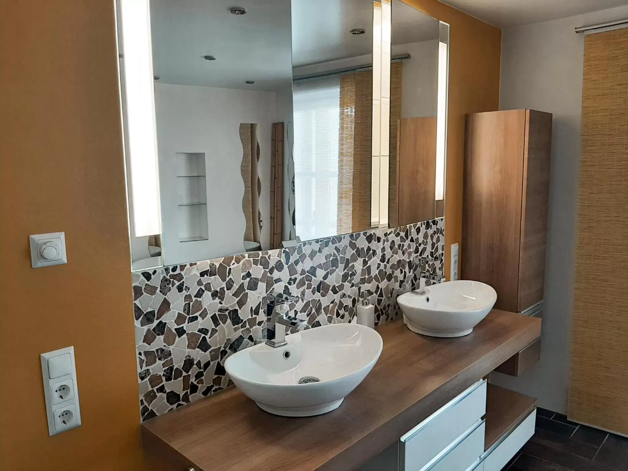 Deluxe Double Room with Balcony in Das Maximilian - Feines Landhotel am Schliersee Deluxe Double Room with Balcony in Das Maximilian - Feines Landhotel am Schliersee