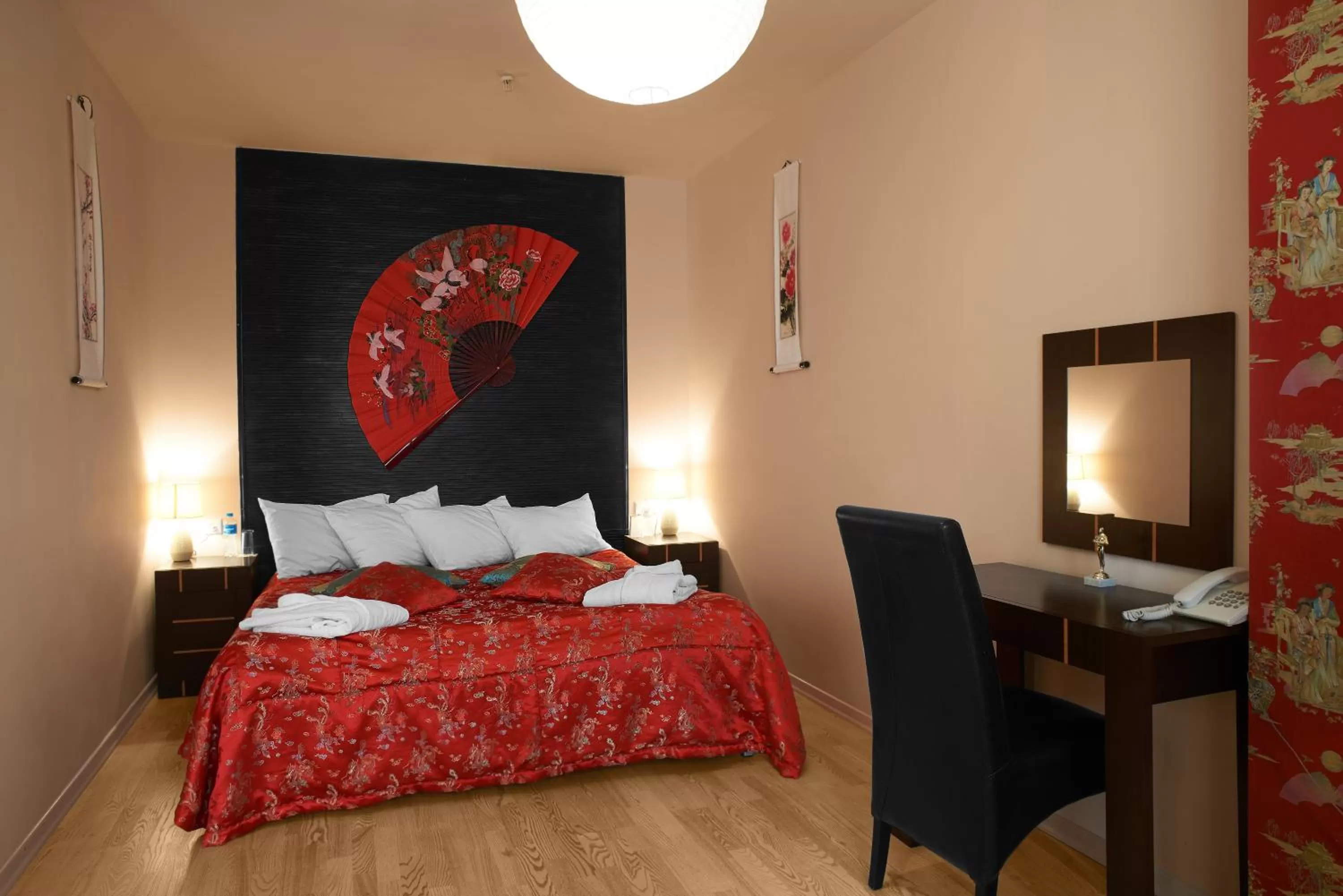 Photo of the whole room, Bed in Oscar