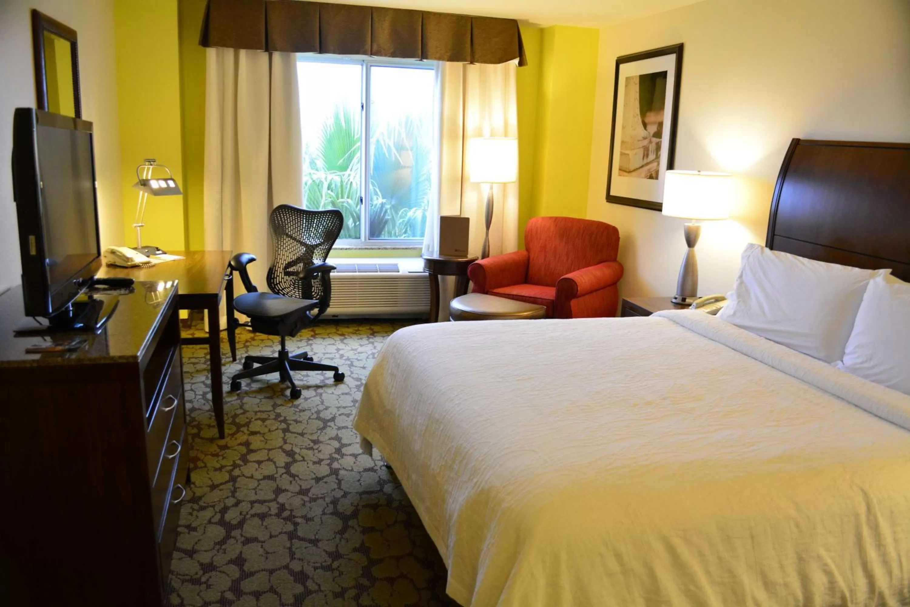 Bedroom, Bed in Hilton Garden Inn Oxnard/Camarillo