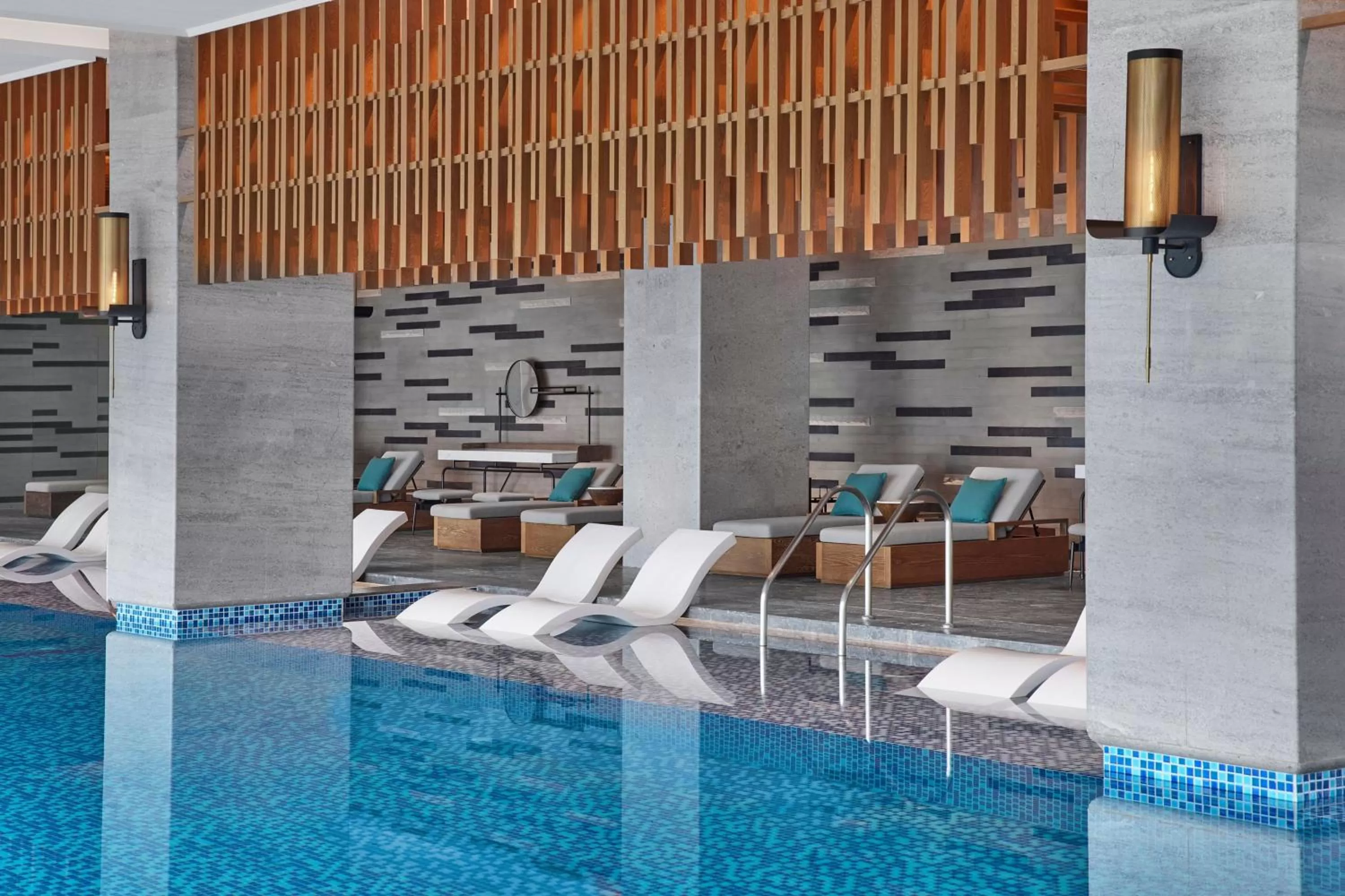 Swimming pool in Sheraton Zhaoqing Dinghu