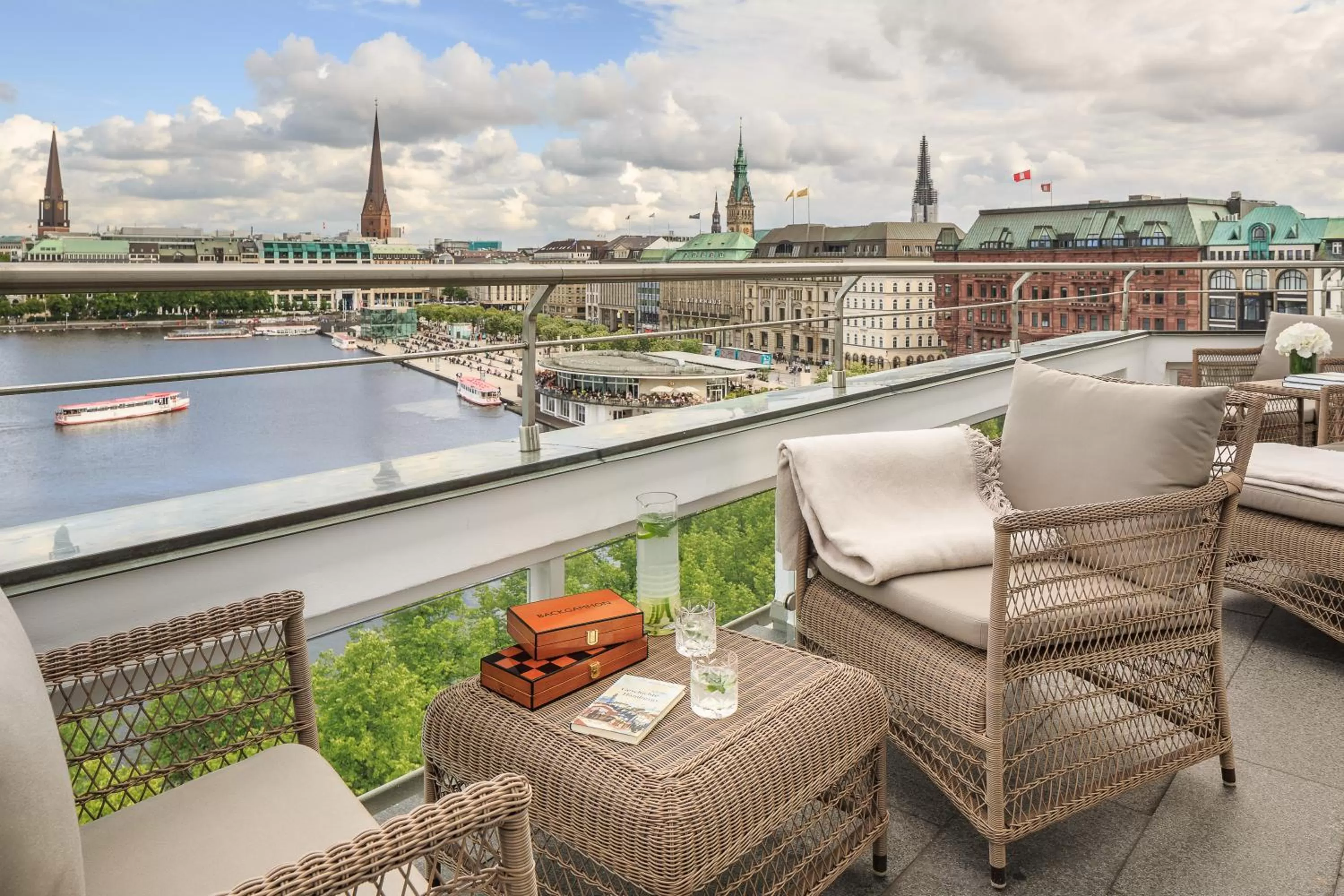 Balcony/Terrace in Fairmont Hotel Vier Jahreszeiten