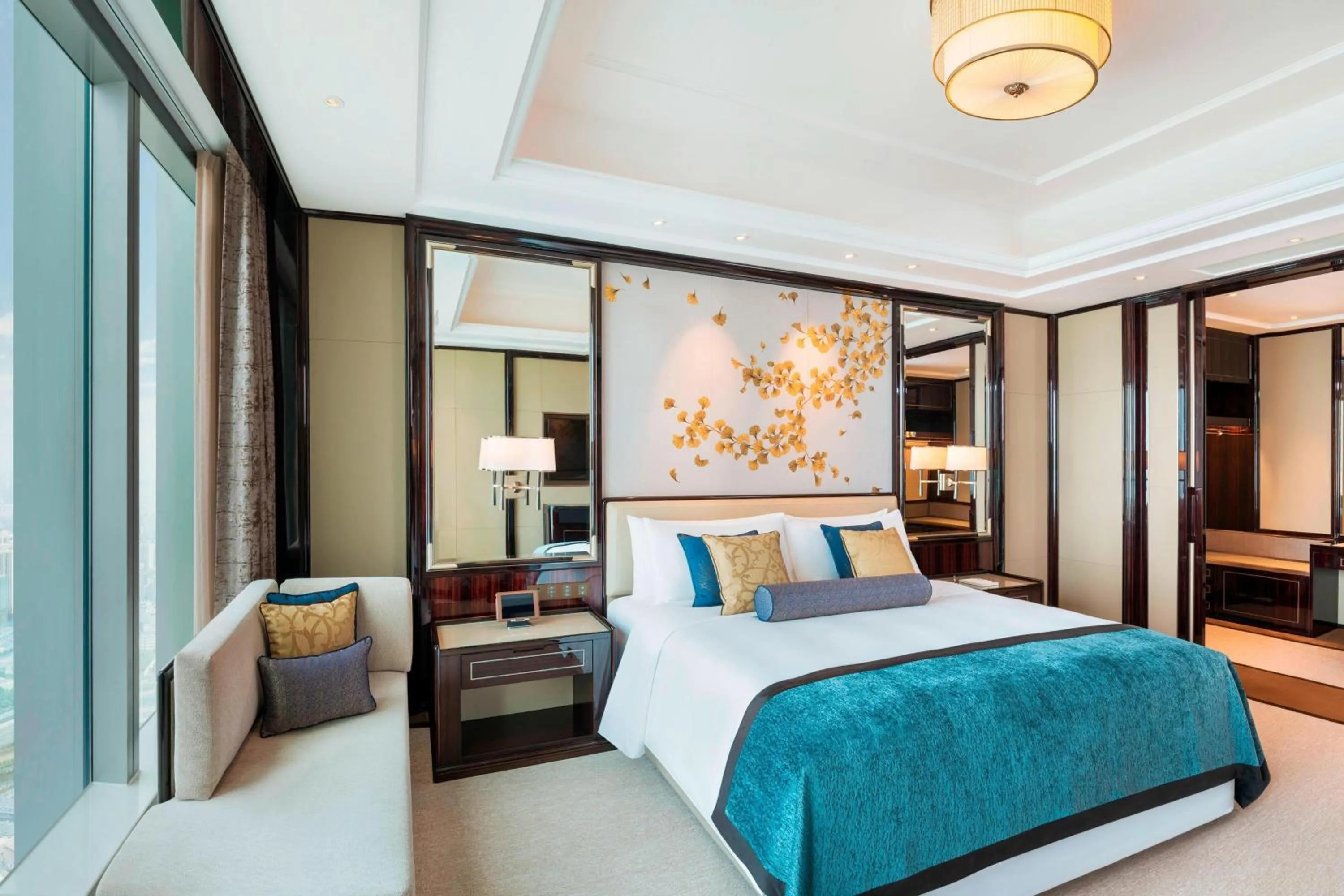 Photo of the whole room, Bed in The St. Regis Changsha